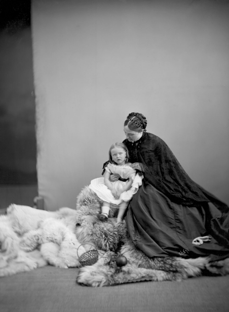William Notman, Mme Colonel Graham et son enfant, Montréal, 1867, Musée McCord, I-26571 William Notman, Mrs. Colonel Graham and Child, Montreal, 1867, McCord Museum, I-26571