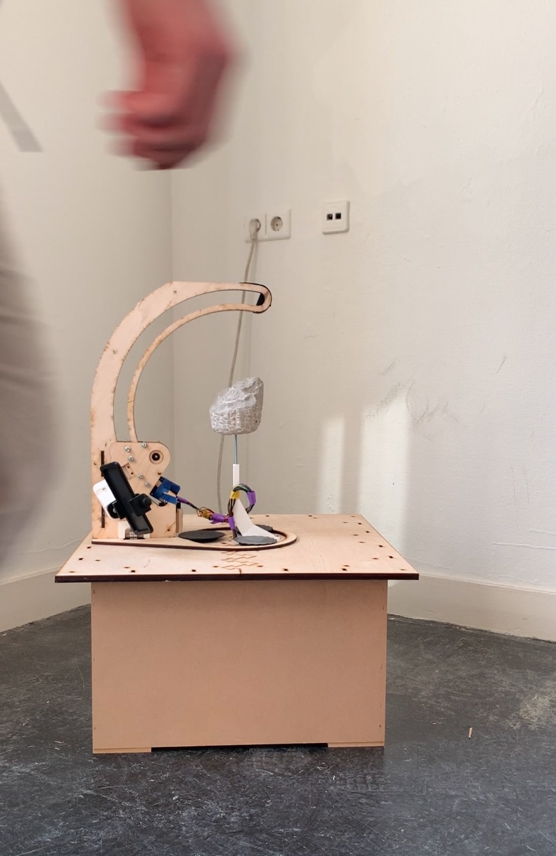 A self built 3D Scanner to create a digital copy of the physical construction waste.