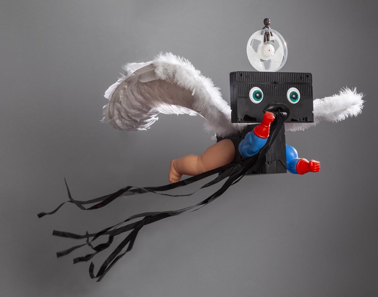 SERAFIM - Caixas de VHS, brinquedos de plástico, asas de penas artificiais – 56 X 43 X 30 cm– 2018