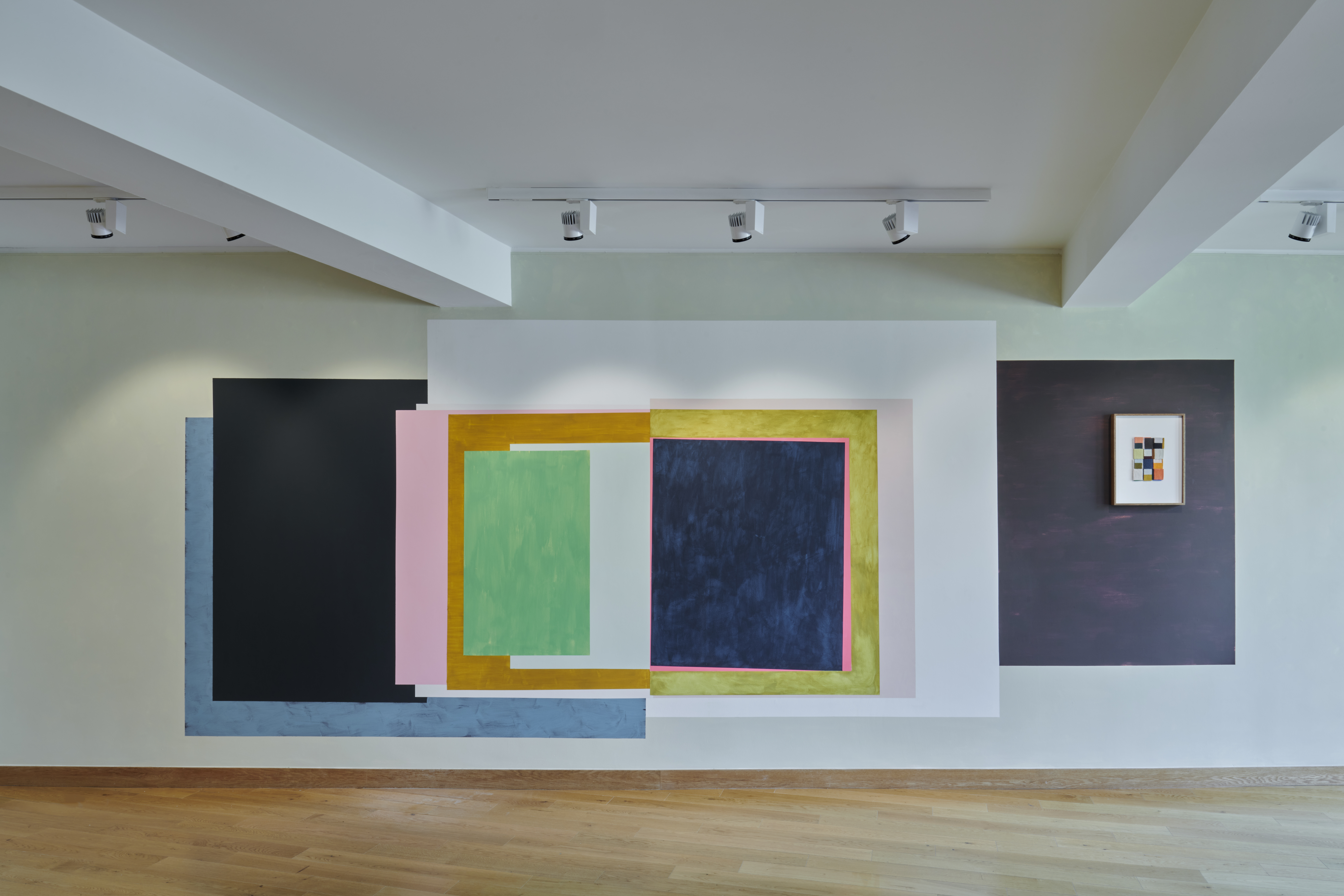 Lightness (2025). Site-specific wall painting at Jesus College Cambridge. Acrylic on wall with Tapestry. 8.2m w x 2.6m h. Photo: Jo Underhill. West Court Gallery, Jesus Colllege Cambridge