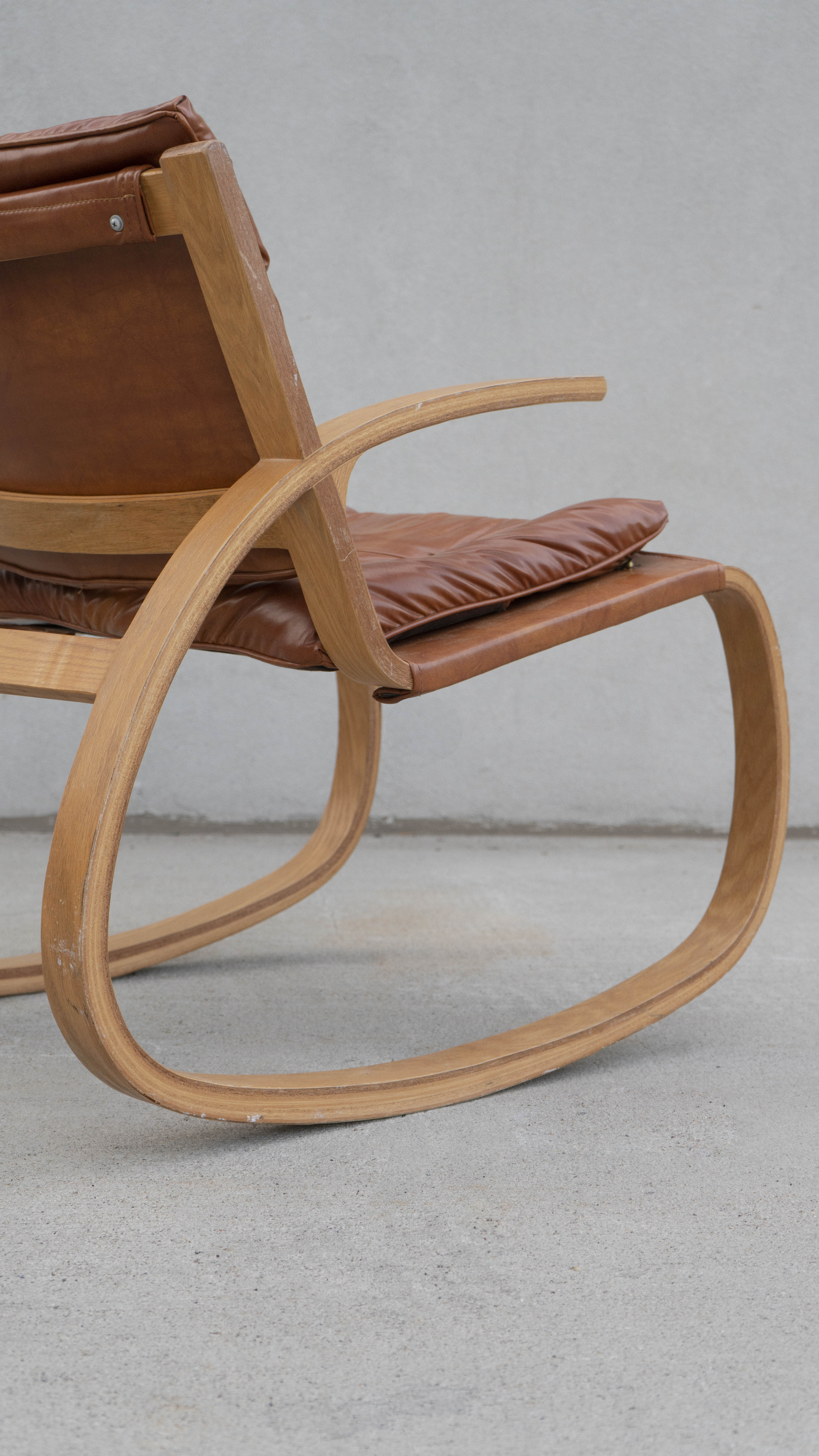 SWEETERFAT PLYCRAFT BENTWOOD SLING LEATHER ROCKING CHAIR 1970S