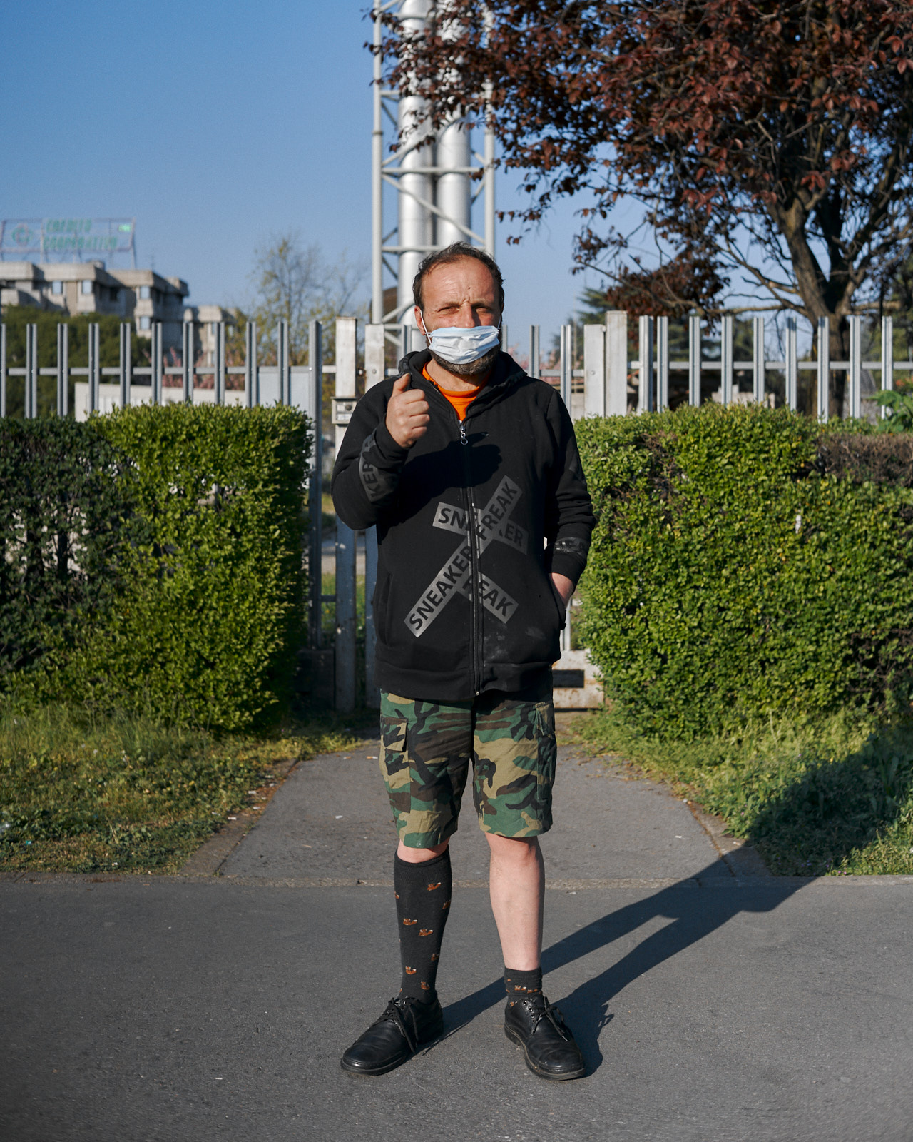 Giovanni in Line Outside Esselunga Supermarket, Milano, April 2020