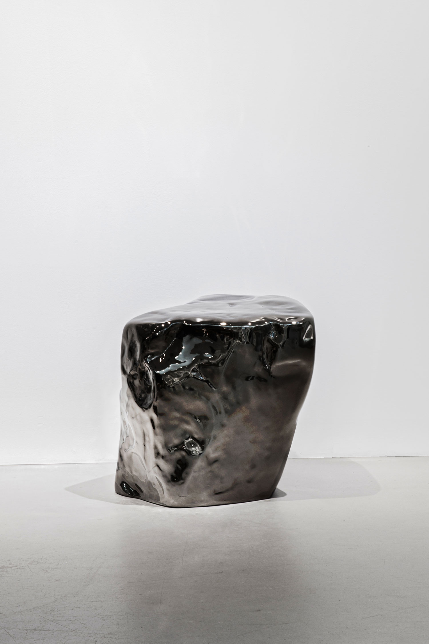 Megalith_Stool 01_BK Chrome