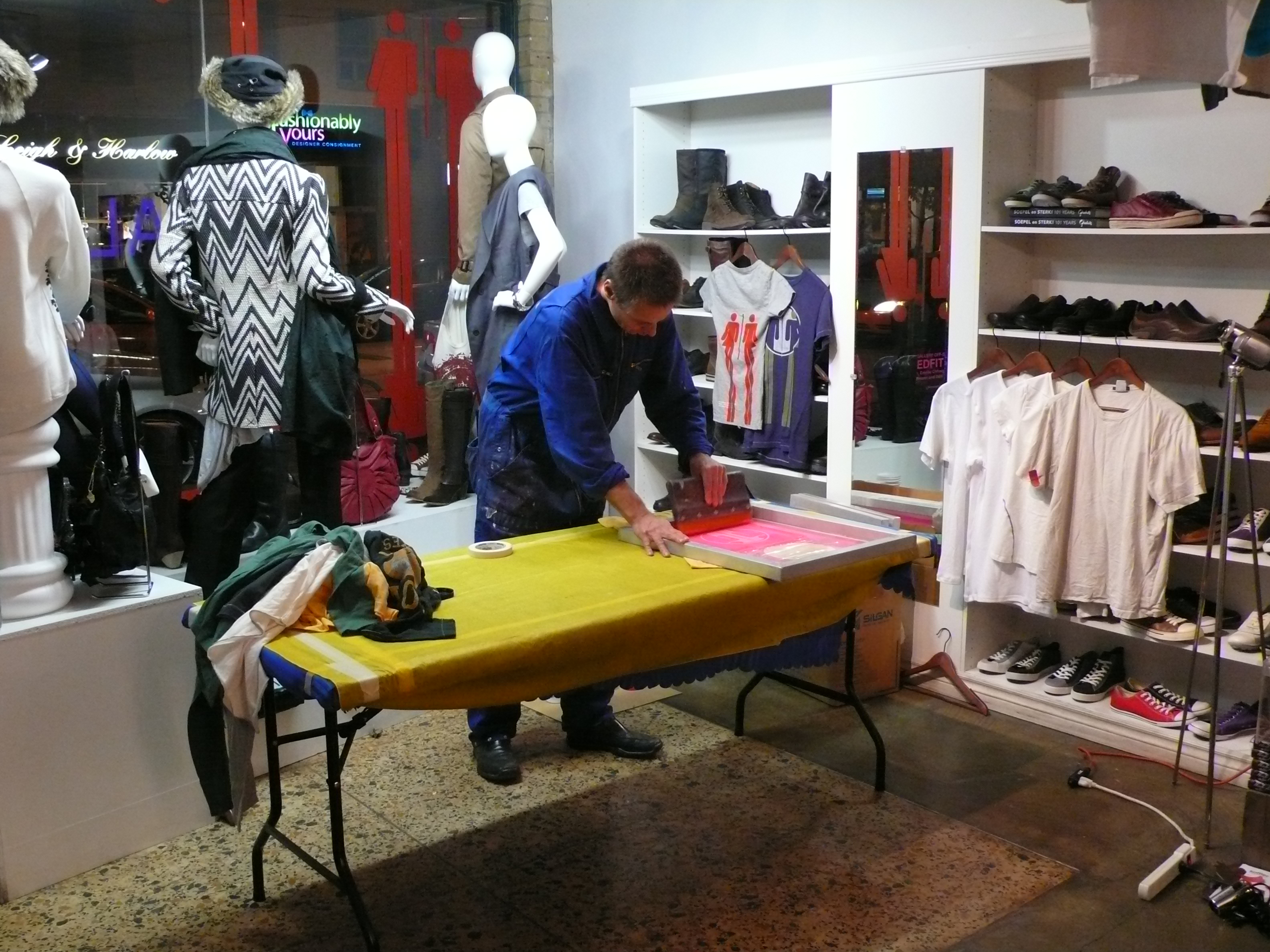 Stefan Hoffmann, Late Night T-time, Nuit Blanche T-shirt screenprinting event, 2010