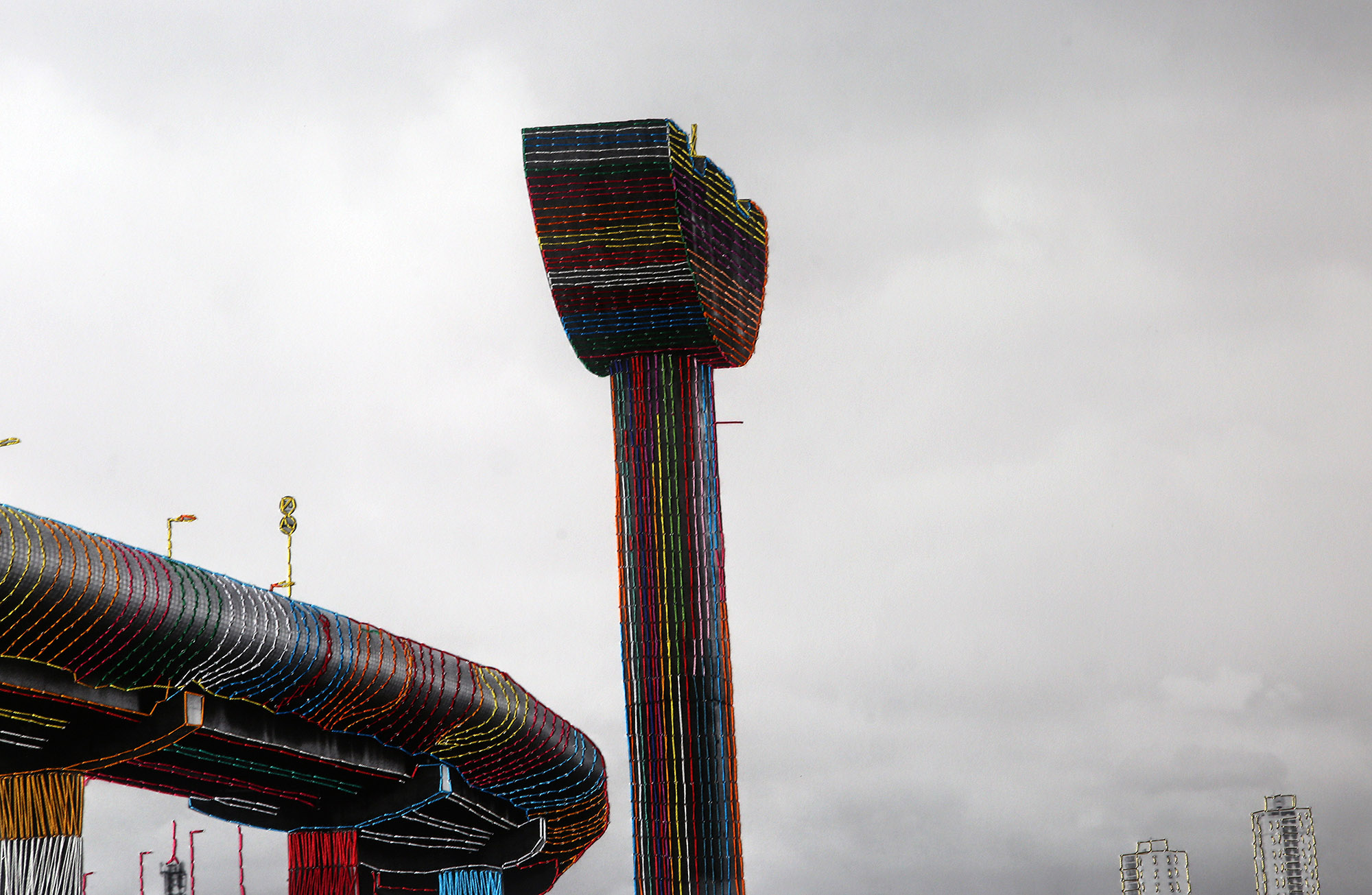 Promessa de campanha, 2019. Bordado sobre fotografia impressa em Papel Hahnemühle, 70 x 46 cm.