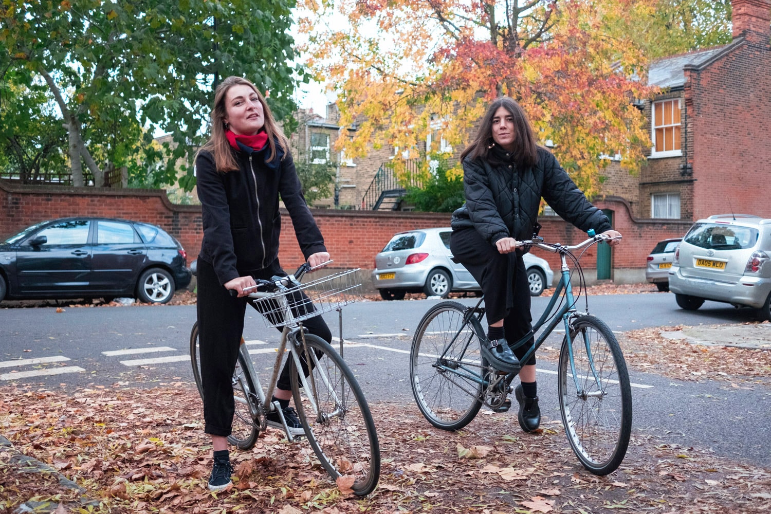 Lizzi & Giorgia on bikes