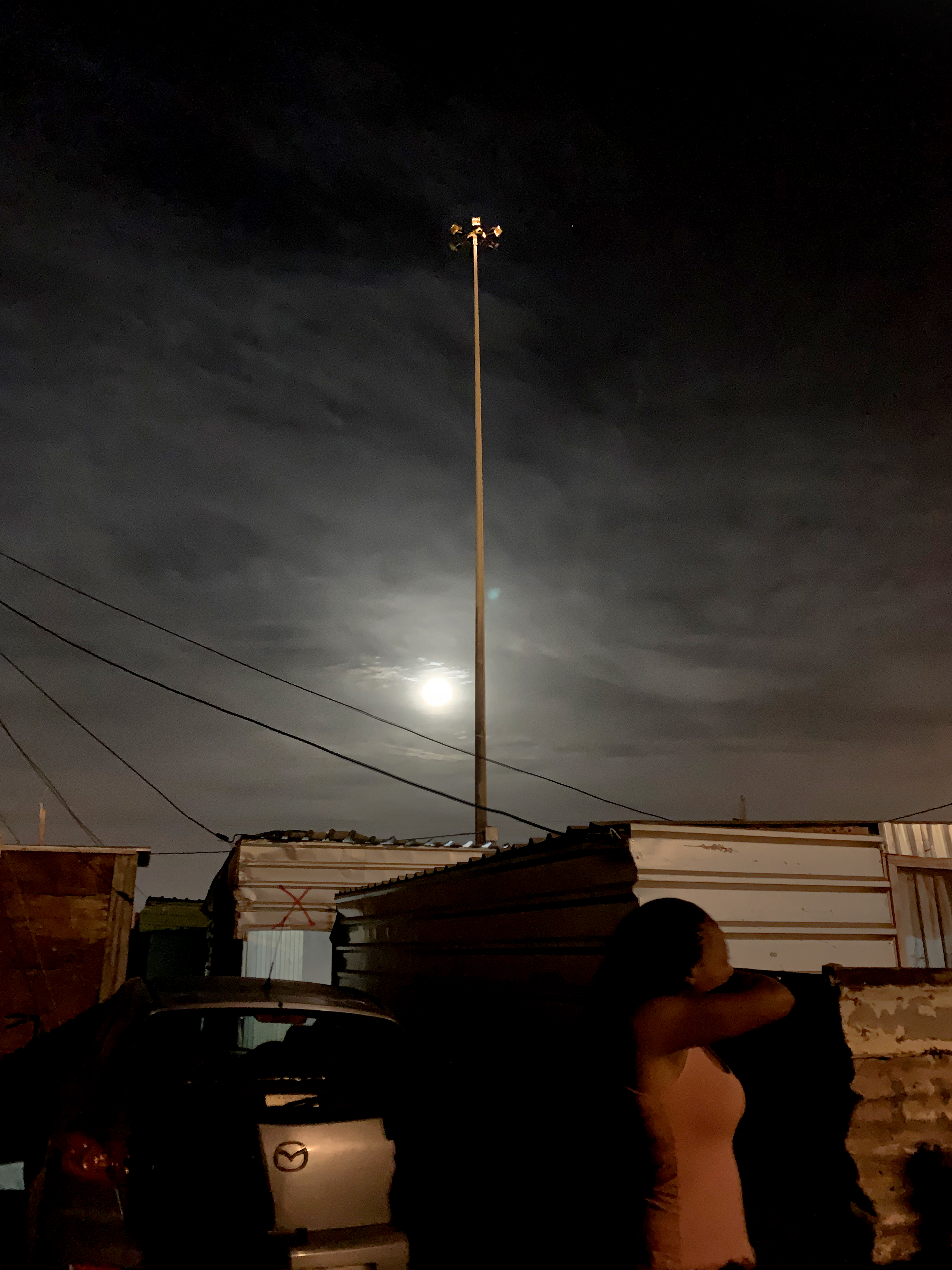 High-mast lighting frequently failing to work due to regular power cuts and high maintenance costs