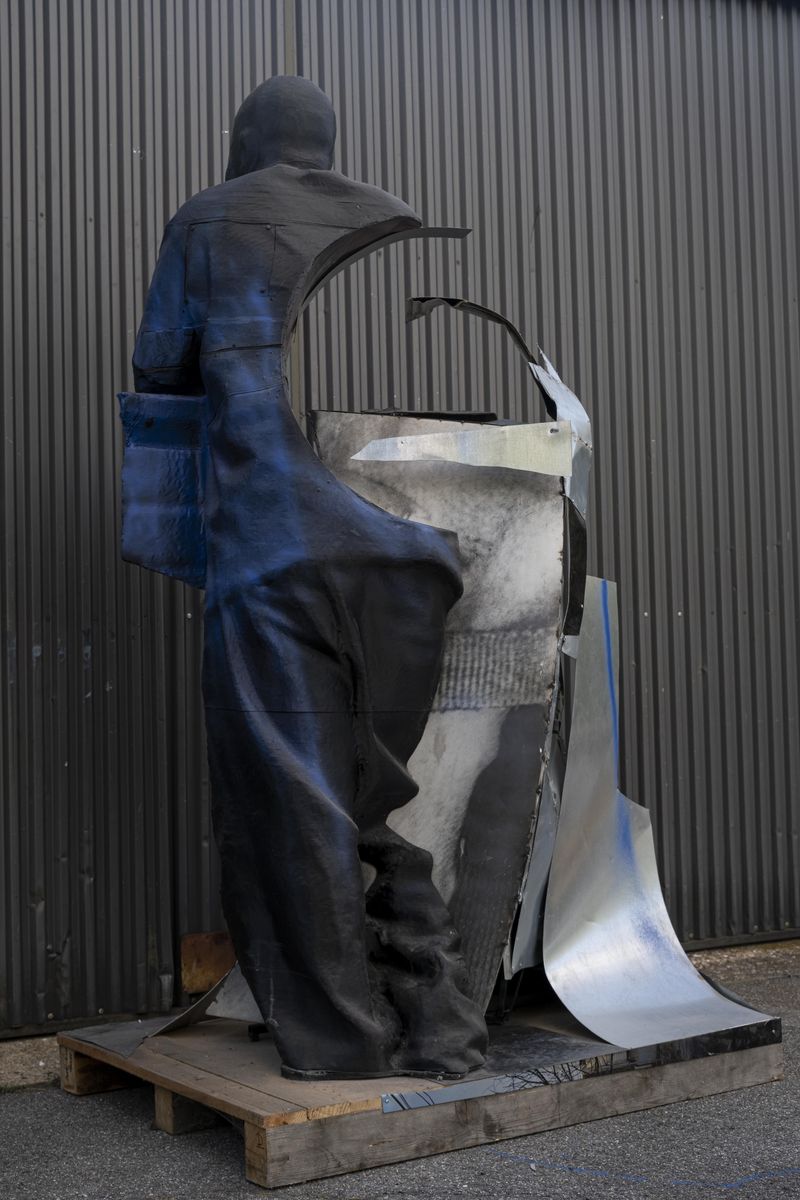 Mohamed BourouissaPour une poignée de dollars, 2019 242 x 127 x 100 cm© Dominique Dugay