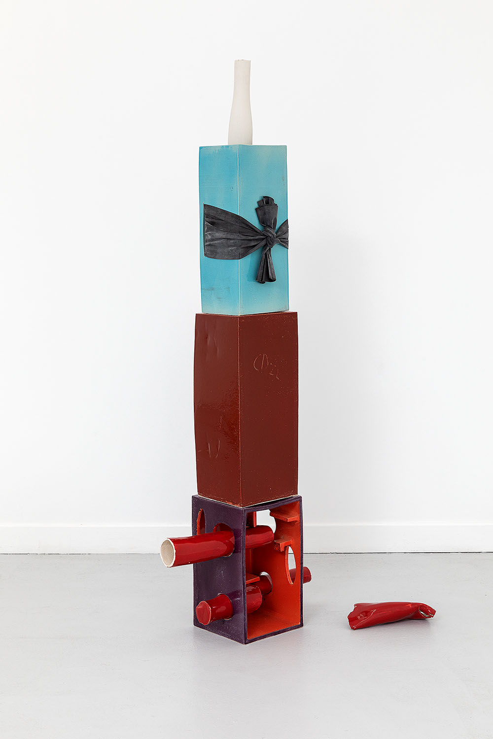 Clearly impossible, 2022, latex, porcelain, glazed ceramic, 153 x 58 x21 cm