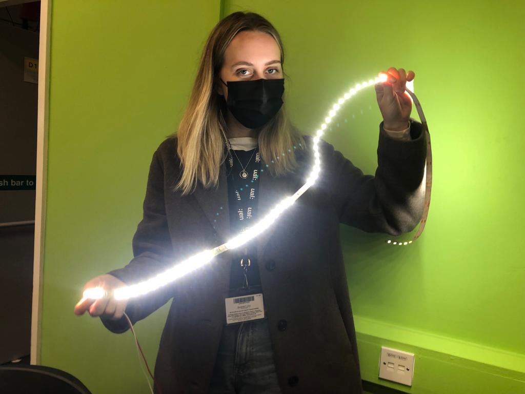 Using lights to create the Uv effect inside the mask