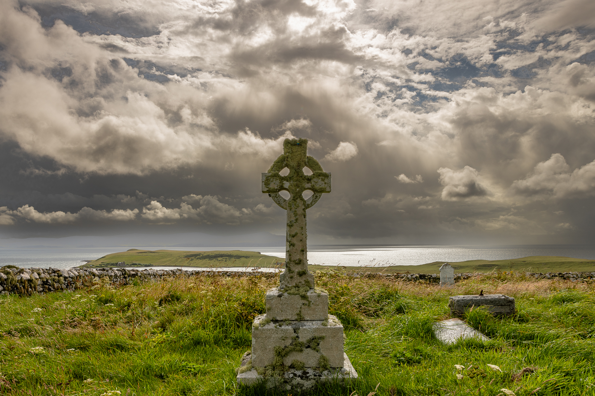 Ile de skye. Cimeti&egrave;re au bord de. la mer avec la croix Celtique.