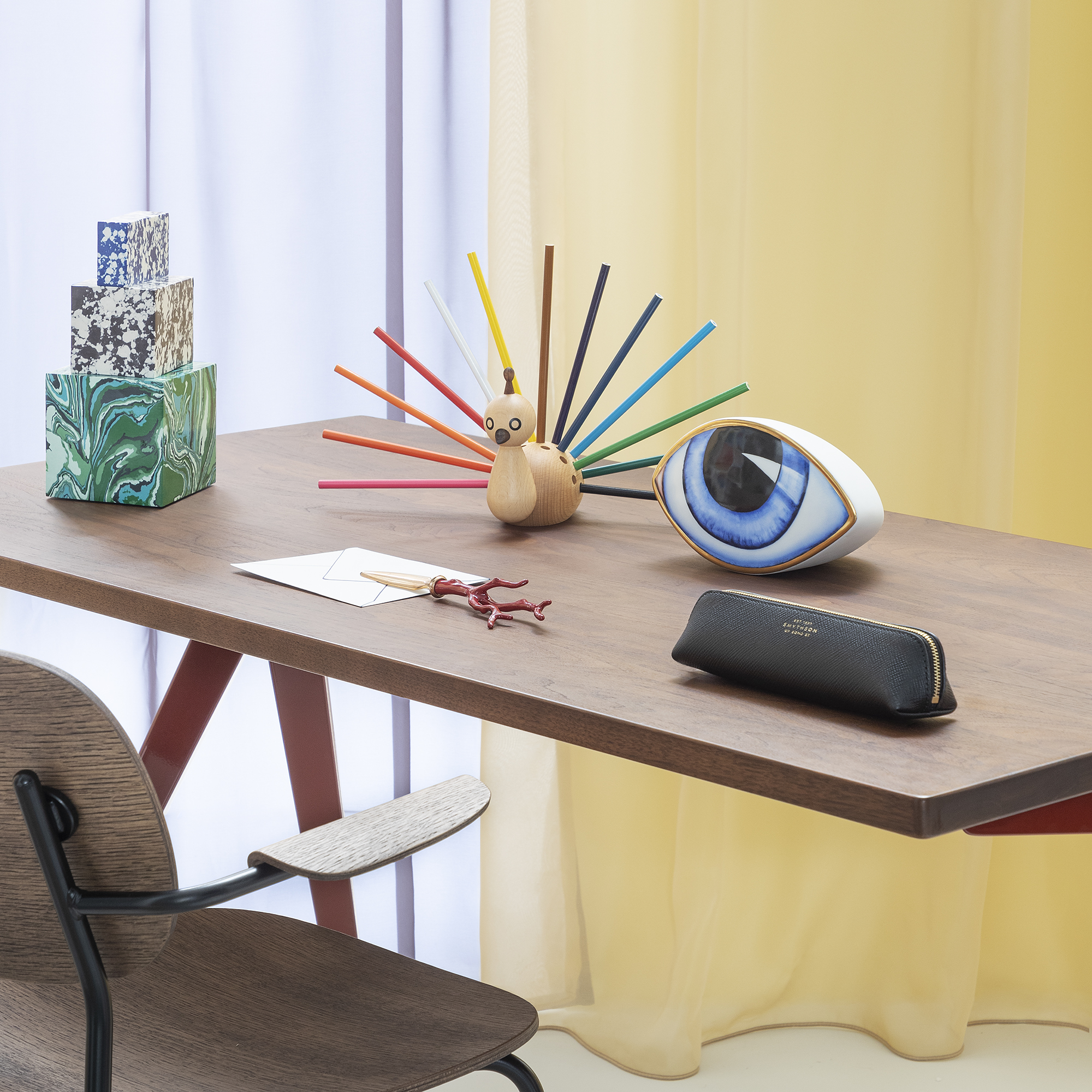Frank bros, wallpaper store design scrivania