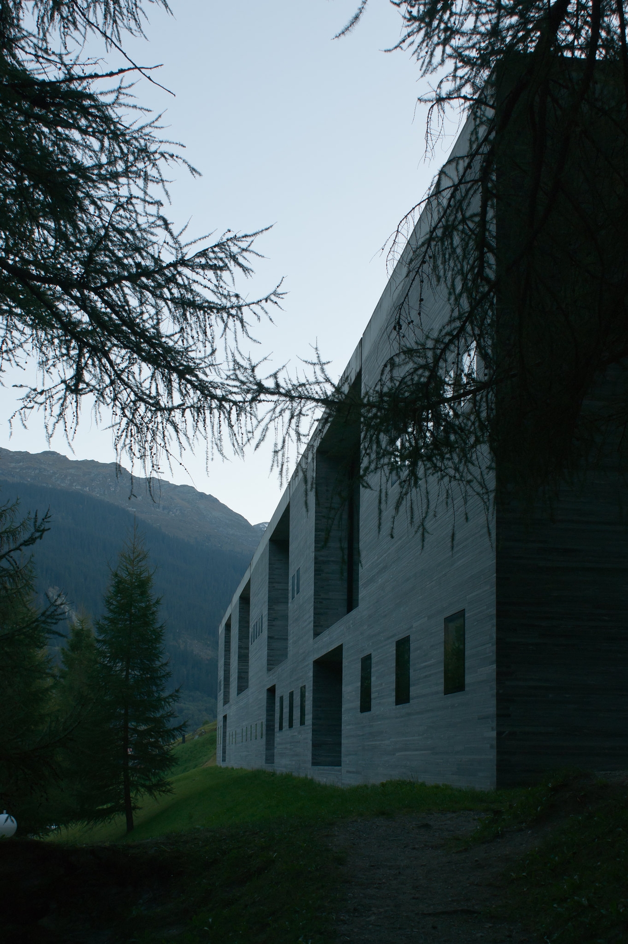 Therme Vals, Switzerland. Image: facmusd (flickr)