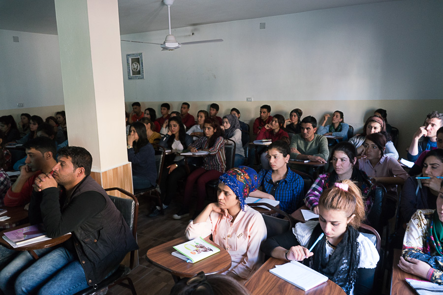 Koban&ecirc;, avril 2018.  Les Acad&eacute;mies sont des structures de formation politique. Ici, les futurs enseignants y re&ccedil;oivent une formation id&eacute;ologique pour mieux comprendre le syst&egrave;me politique inspir&eacute; de la th&eacute;orie de la Nation D&eacute;mocratique et du Conf&eacute;d&eacute;ralisme D&eacute;mocratique d'Abdullah &Ouml;calan, mais aussi des cours de langue kurde.