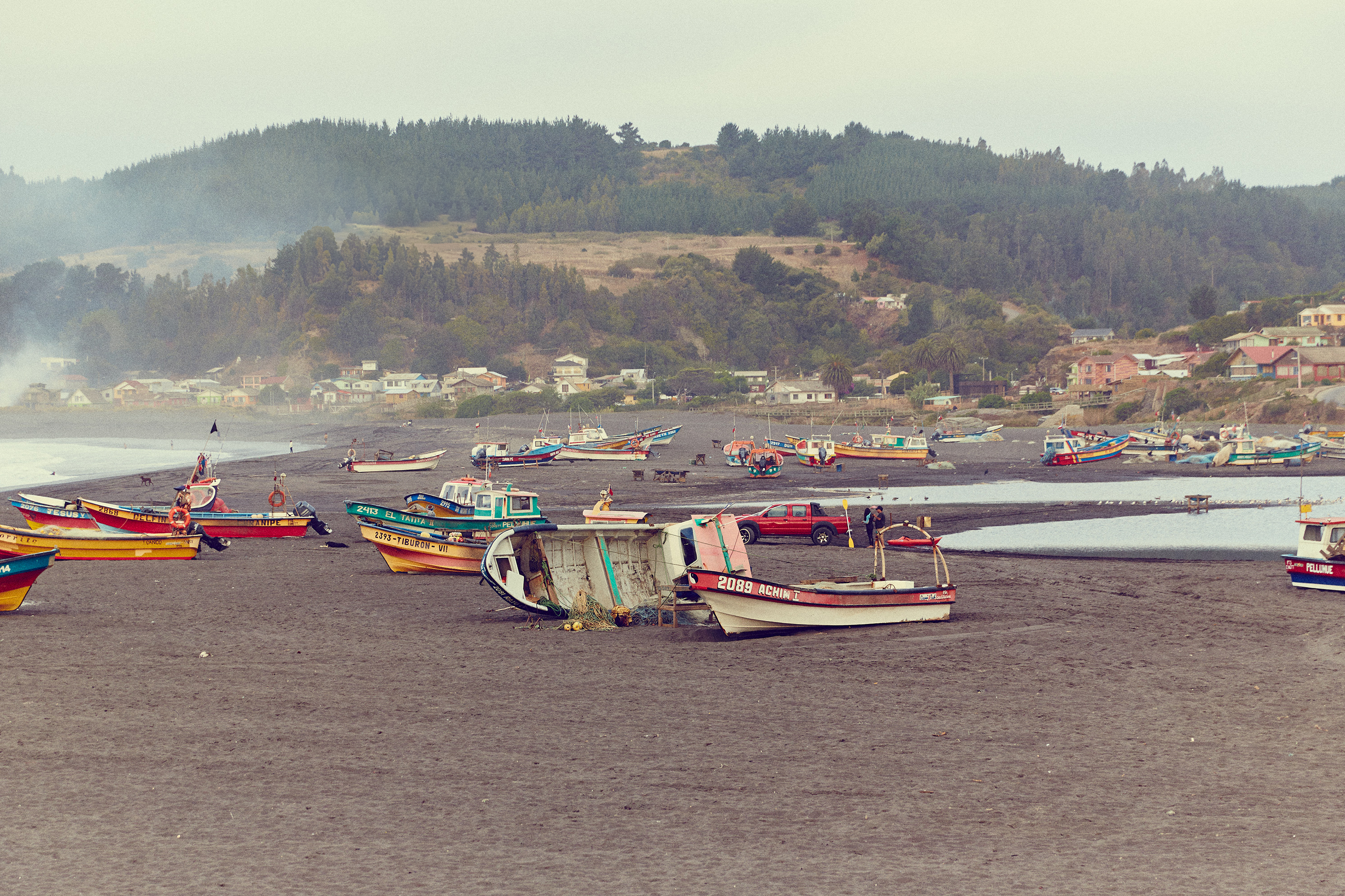 Fishing villages alternate with surf spots and rustic farms. Only recently have 4 x 4 vehicles been used to pull the fishing boats onto the beachs. Pairs of oxen had been the norm.