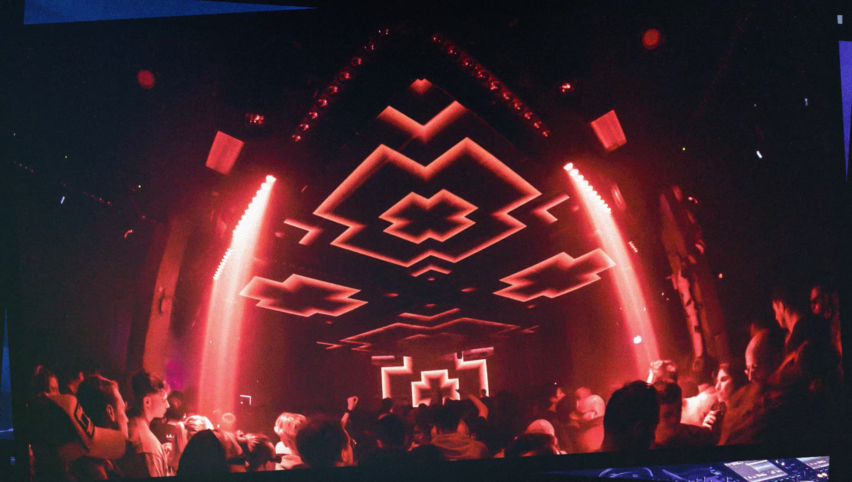 UNLOCK YOUR CITY x E1 →