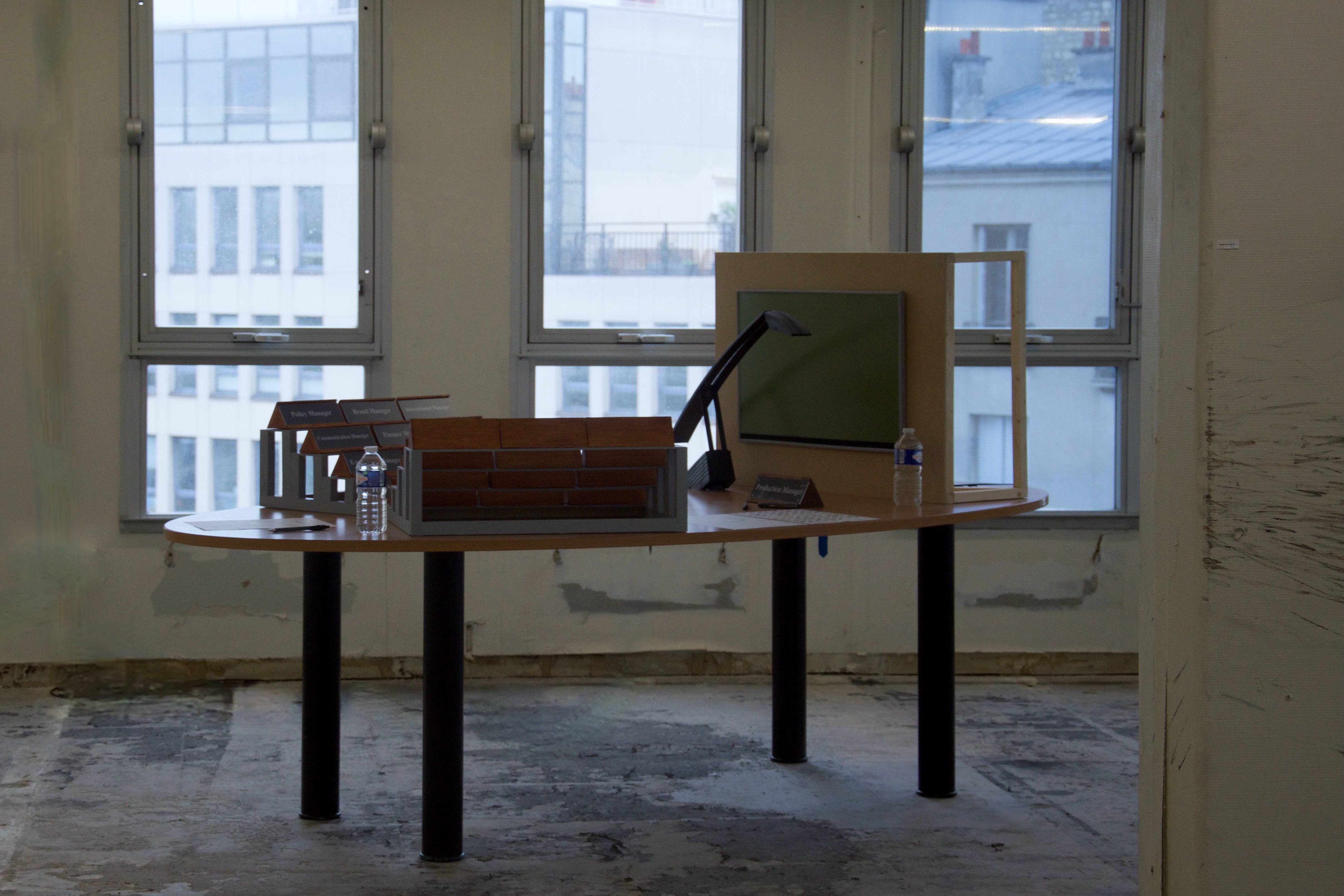 Bureau Dépit, 2022. Vu de l'exposition "Ne Pas Déranger". 