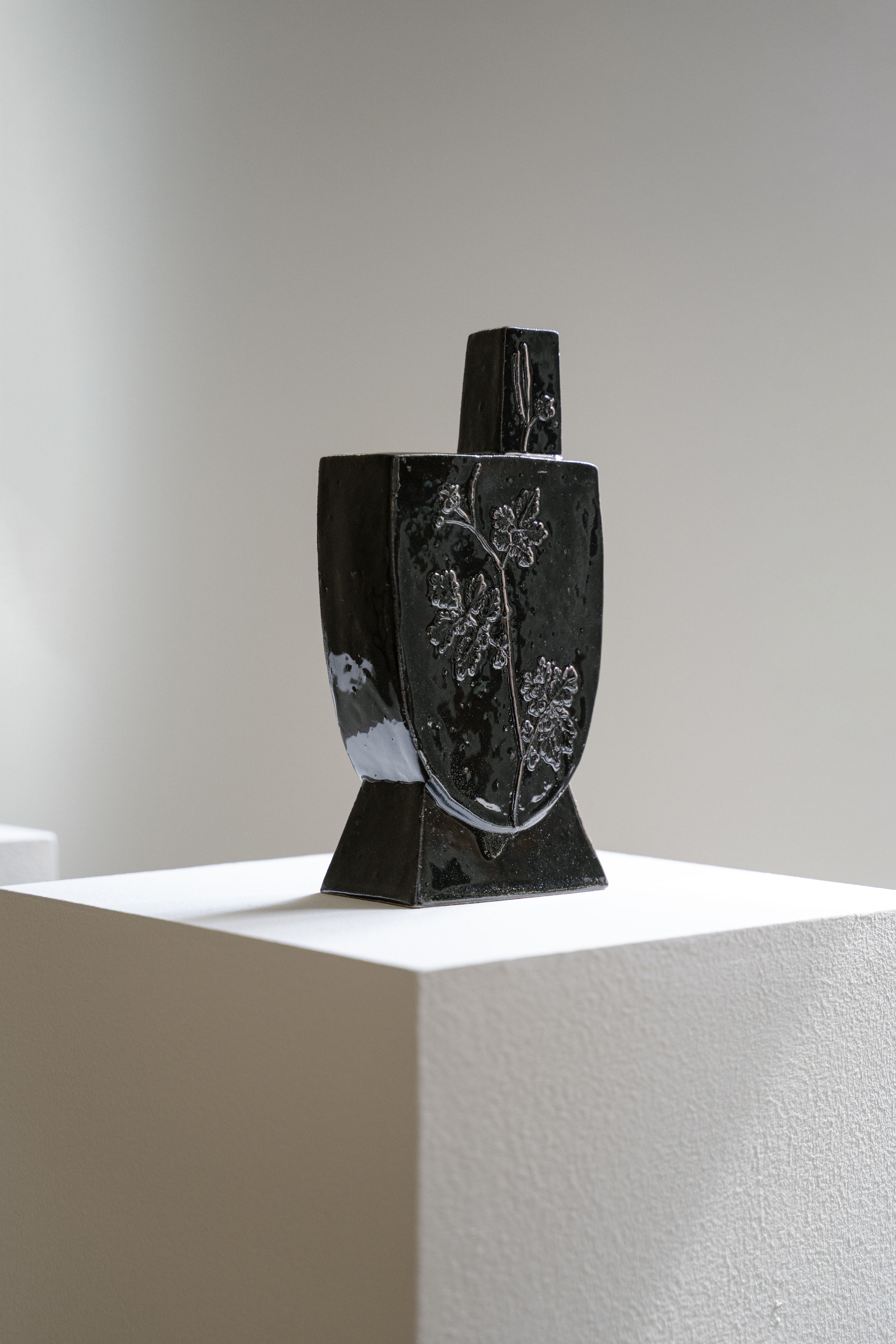 Dark Flat Vase Series2023