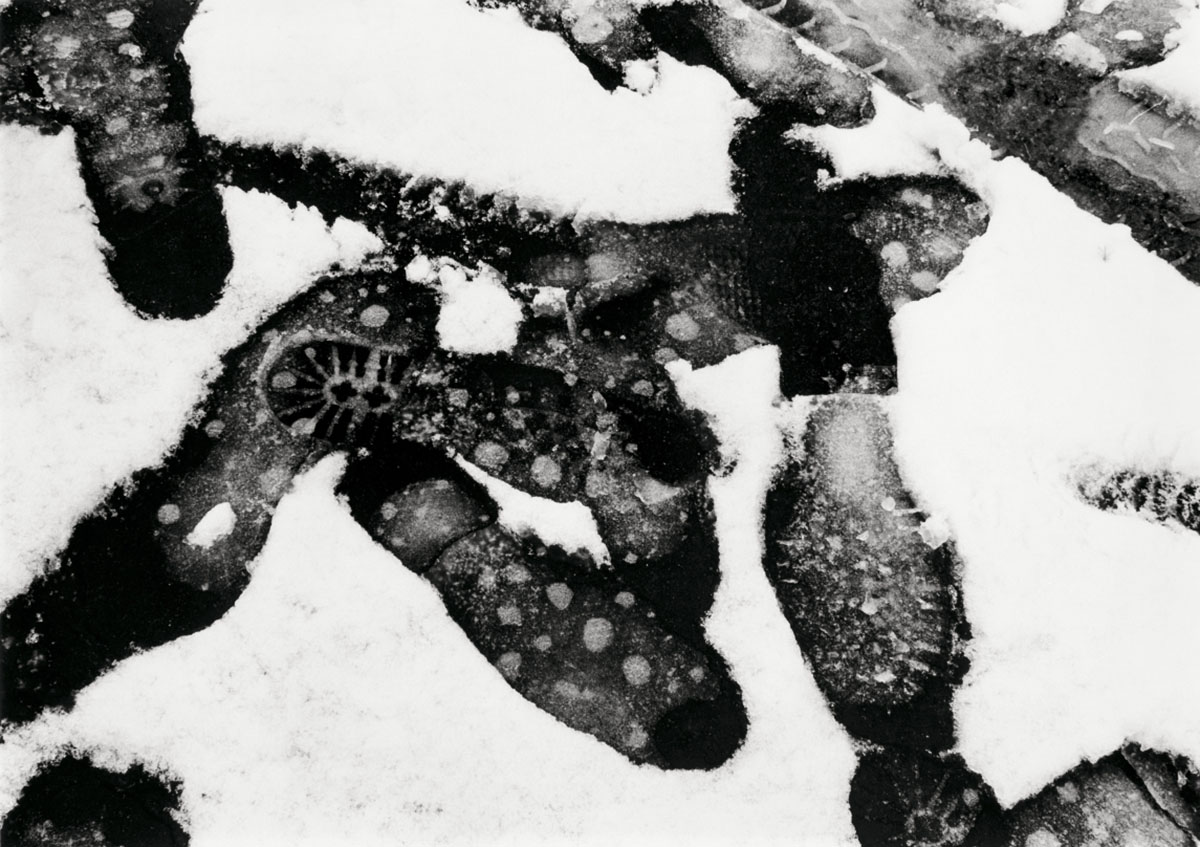 Yasuhiro ISHIMOTO Snow Steps, 1994 © Kochi Prefecture, Ishimoto Yasuhiro Photo Center