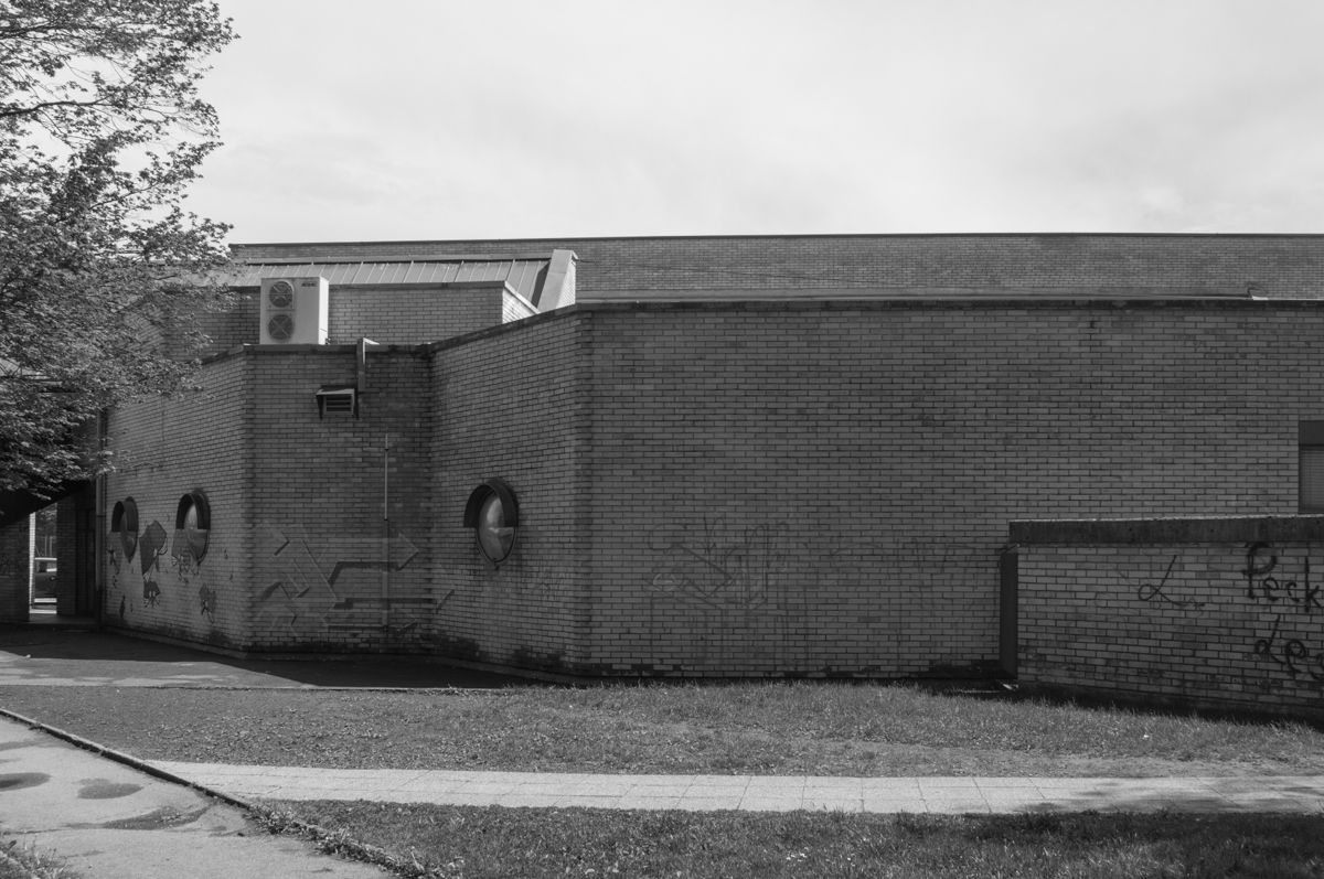 Nekdanja Knjižnica Ivana Cankarja, Vrhnika / 1980, Lojze Dra&scaron;ler