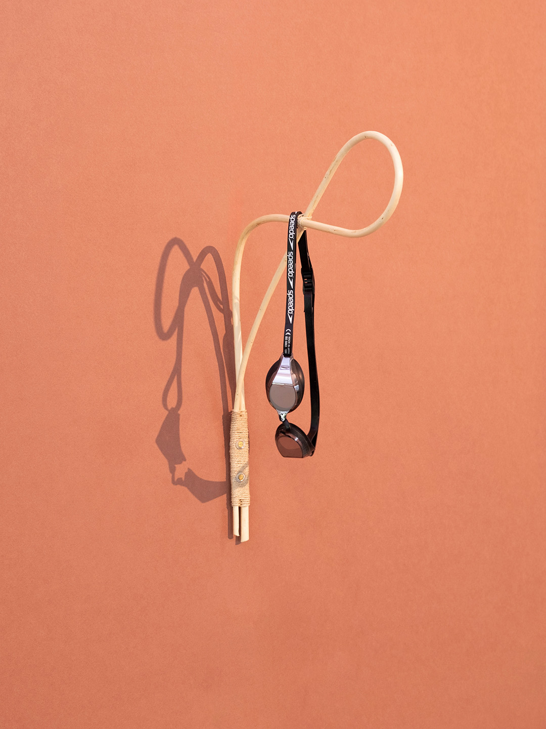 Willow WorksBending and binding willow twigs in the shape of hooks for Basket Club X Karimoku.&nbsp;