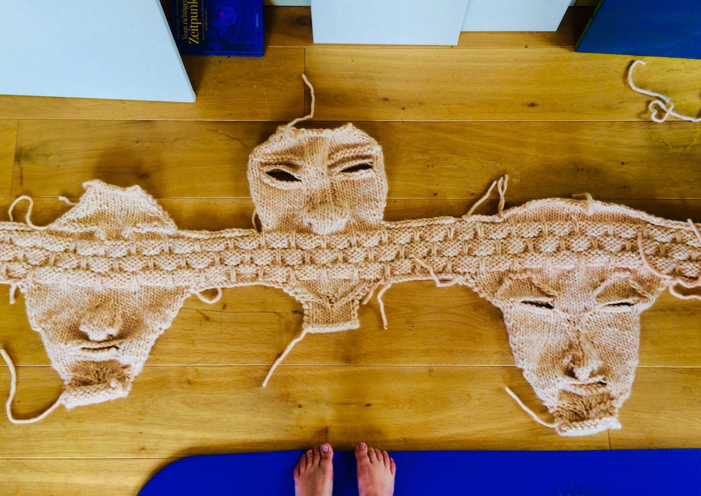 Senses Bricked — 195cm x 70cm, handknitted Newzealand Merino — 1.400 €
