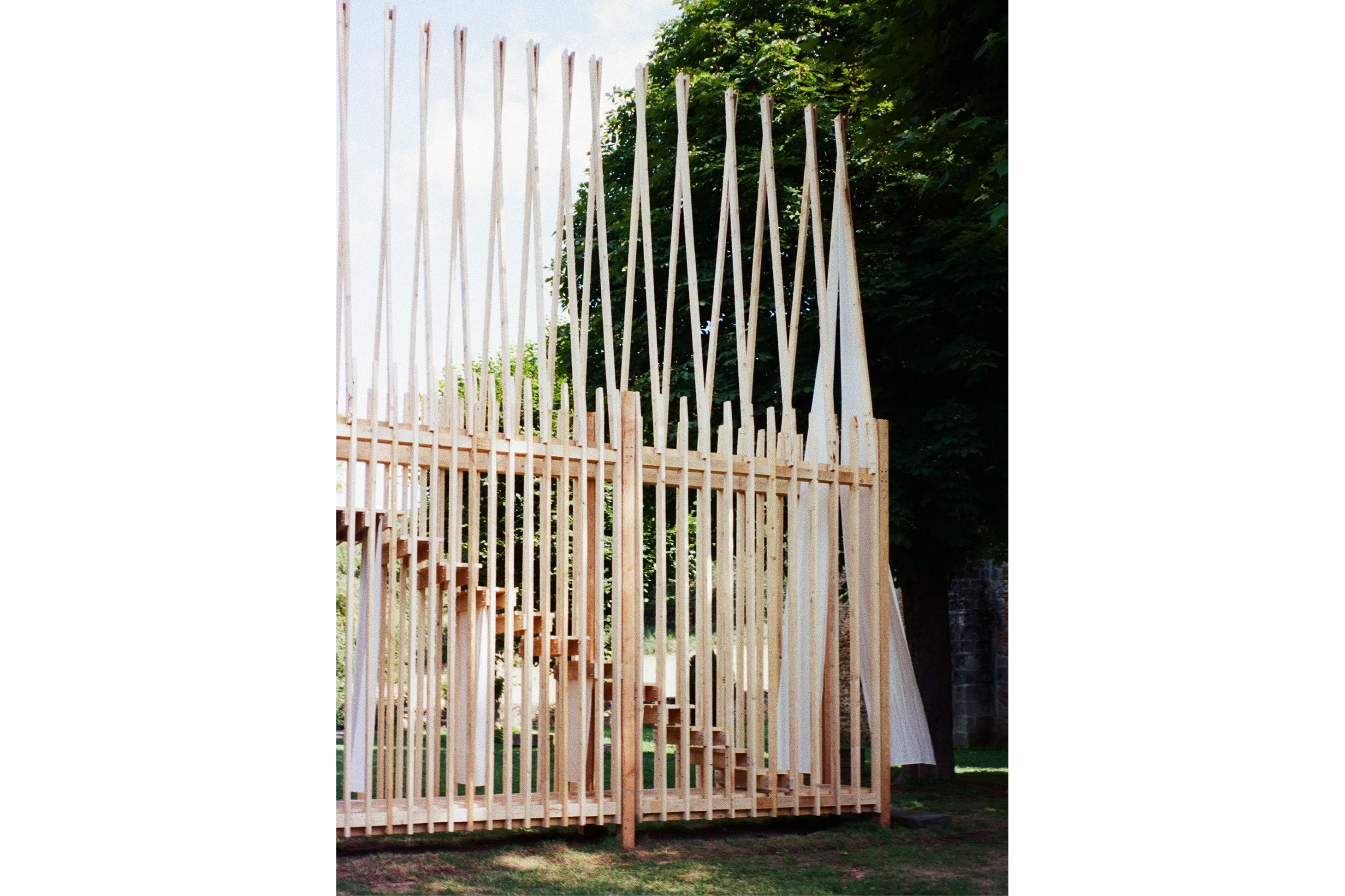 Portes de la perception, Lauréat 1er prix Festival des cabanes, Saint-Germain-Laval (42) - 2022 - livré