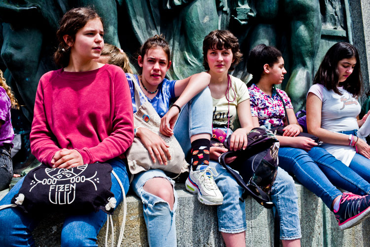 1/9  Im Auftrag für Greenpeace  Schweiz habe ich von  2019 bis 2021 die  Klimajugend begleitet.