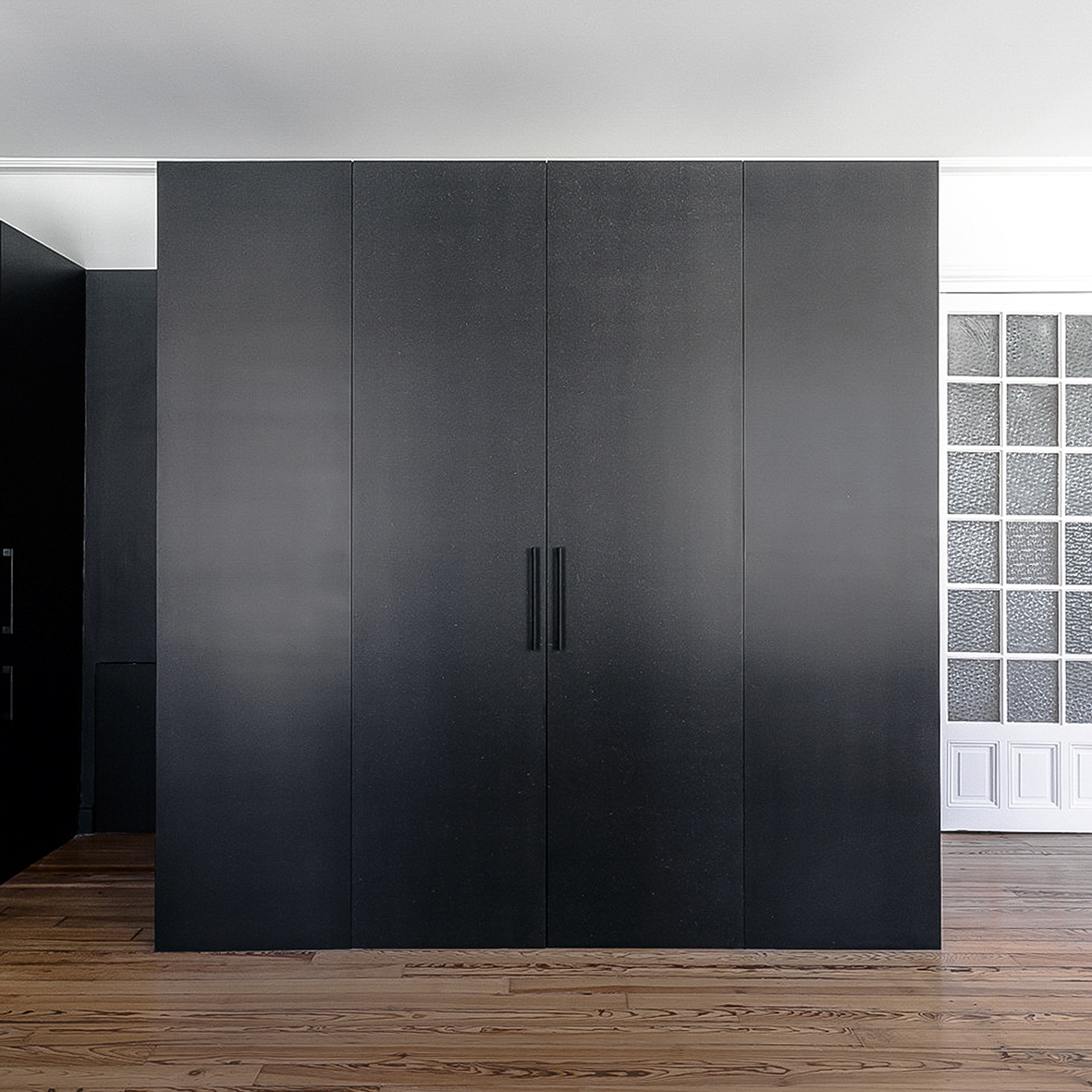 Une salle de bain dissimulée