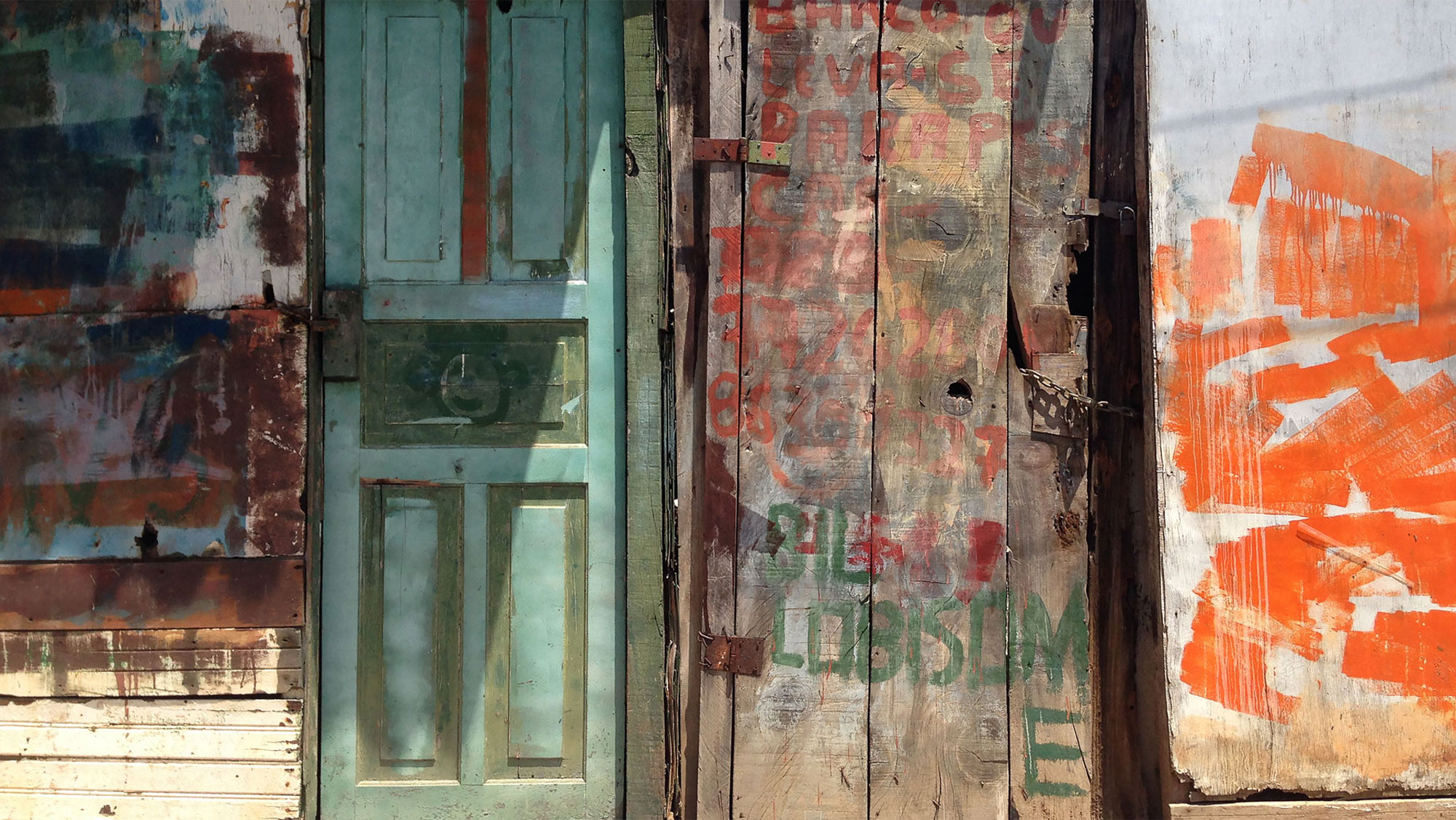 Favela Doors / Photography Project