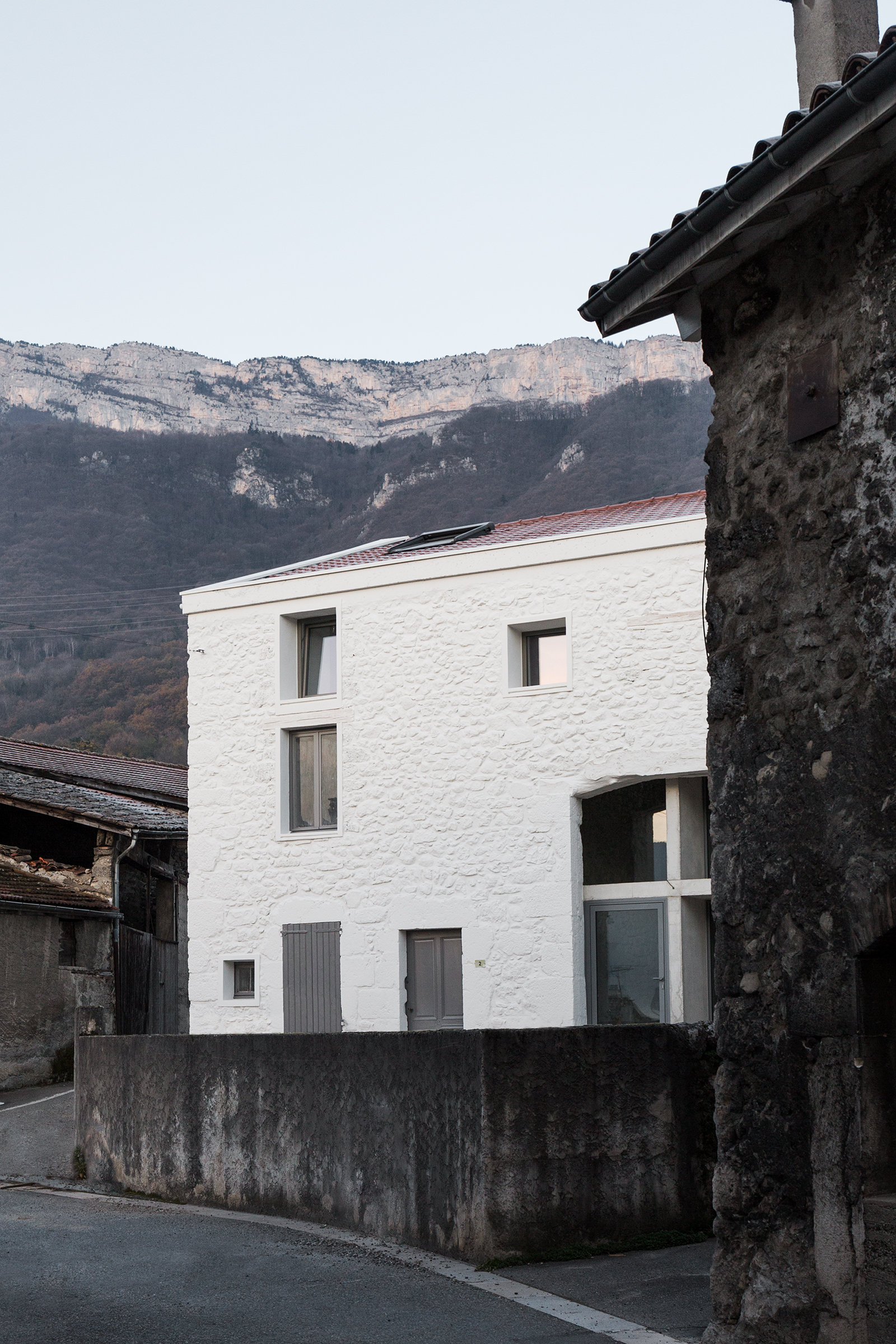 Rénovation d'une maison de village, Claix, Collaboration Guy Depollier et Lis & Daneau architectes