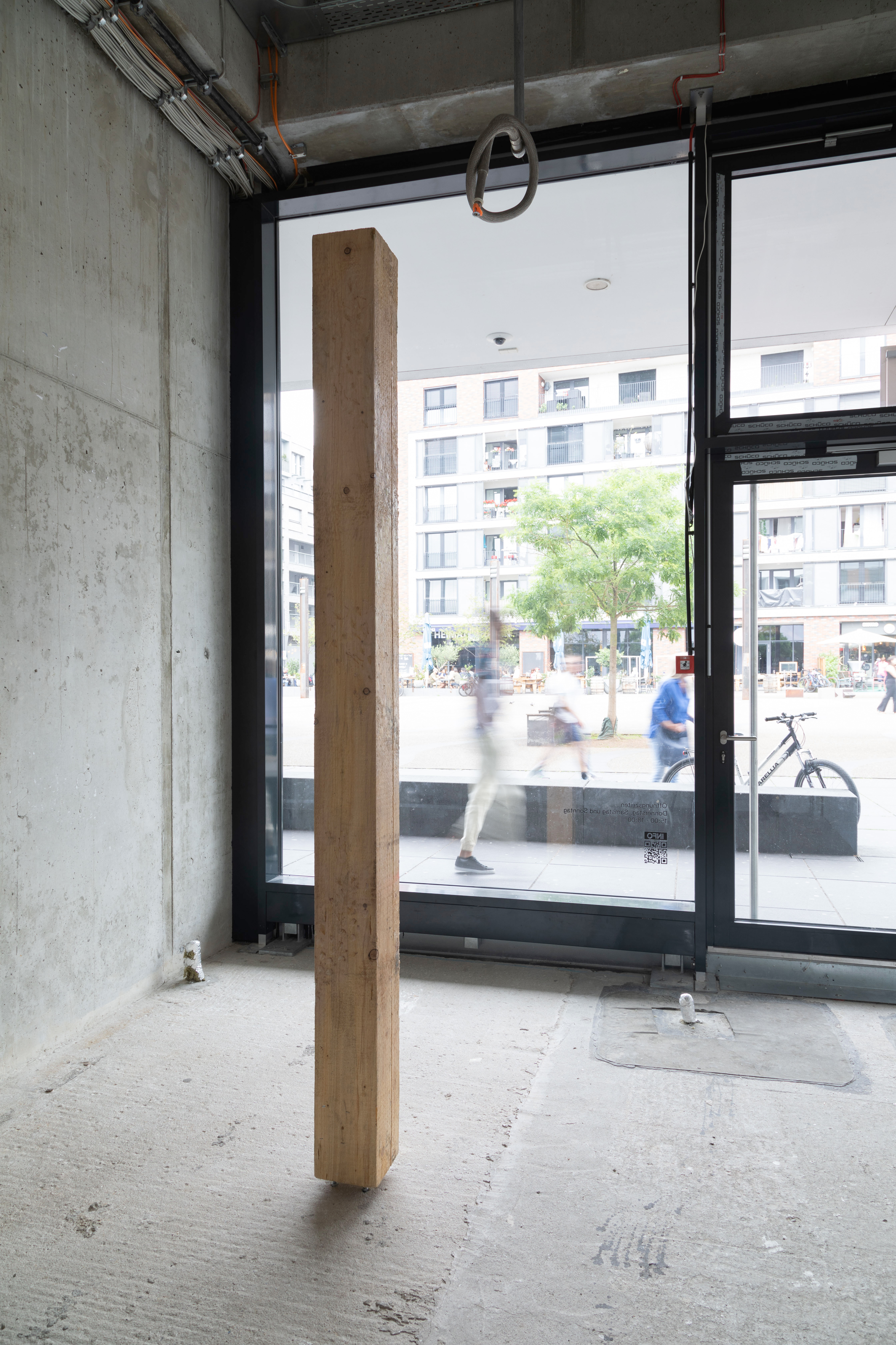 Tornike Gognadze – Delusional Politics, 2023 Wood beam, Inca lily petals, wood glue (Detail)