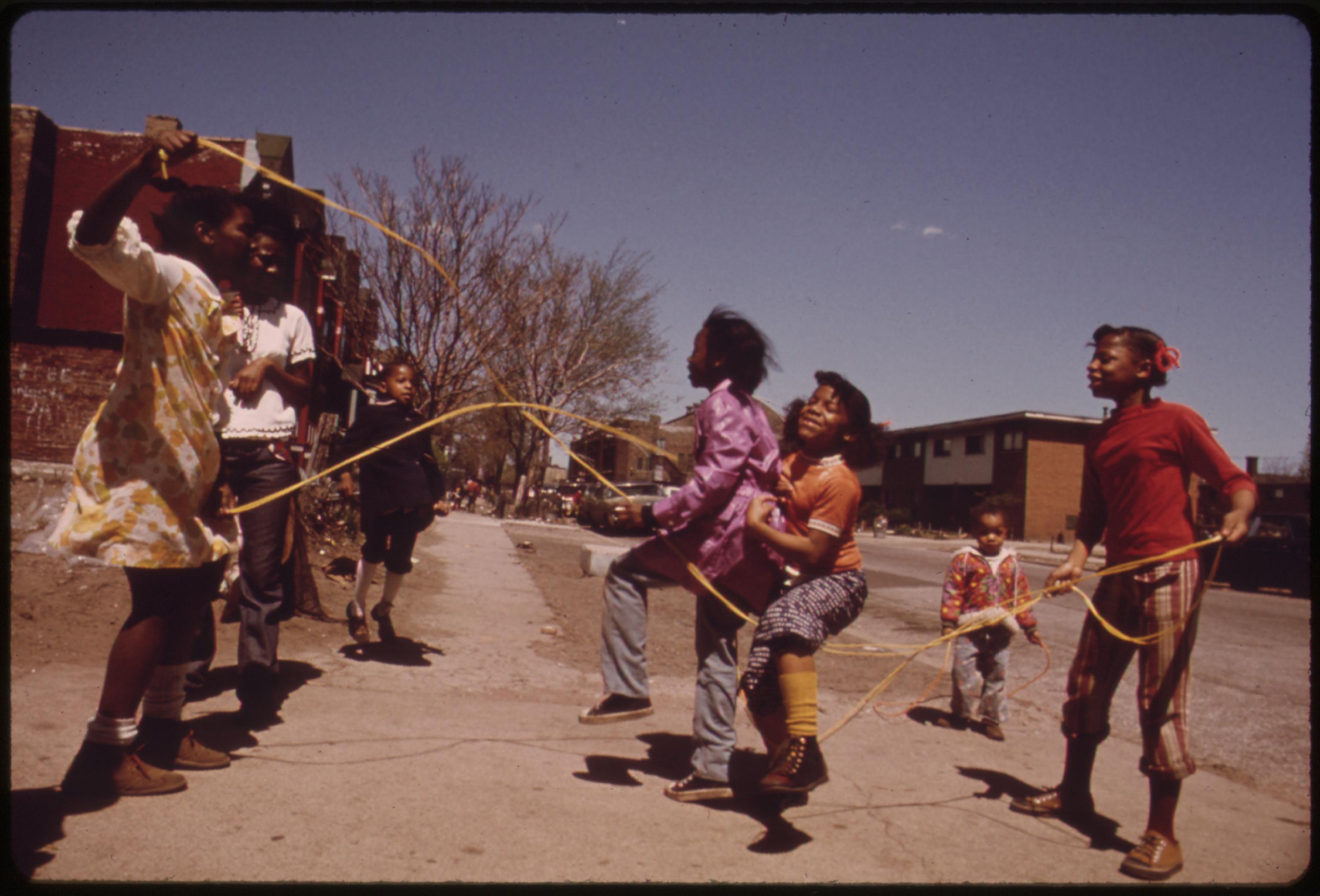 Black children play outside the Ida B. Wells Homes, one of Chicago’s oldest housing projects. There are 1,652 apartments housing 5,920 persons in 124 buildings on the South Side. Many buildings in this part of the city have been systematically vacated for various reasons. Even though many are salvageable, they are razed and replaced with high rent highrises, which have little or no appeal to the area’s previous residents, May 1973.