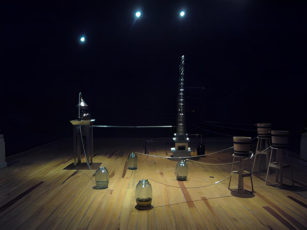 HABEMUS GASOLINA|2008 Assemblage on Aluminium, Steel,Copper,Oil , Plastic and Heating systems 480 x 380 x 320 cm