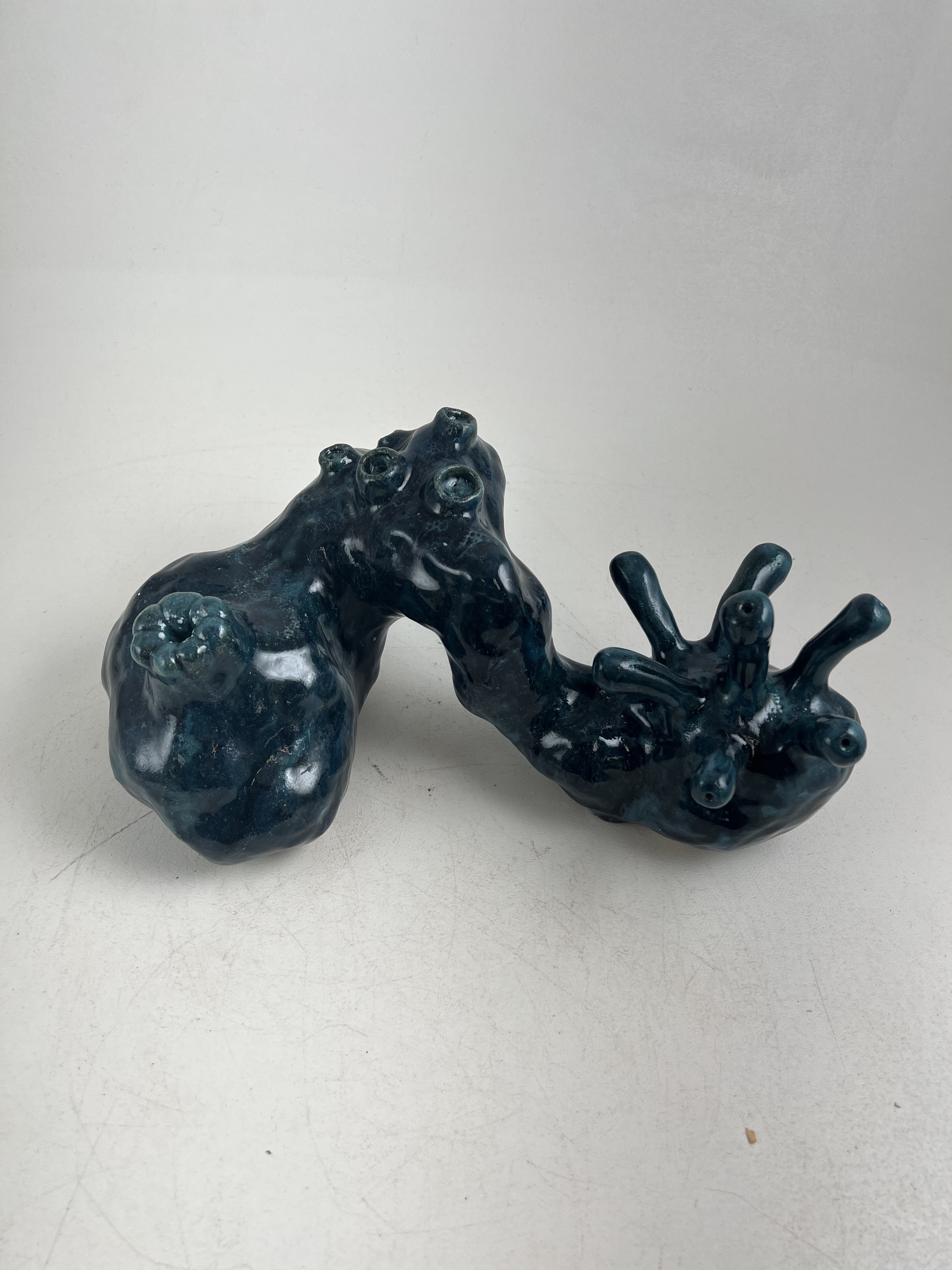 Organismus 2, stoneware, glaze, 5x7x6 inches, 2023