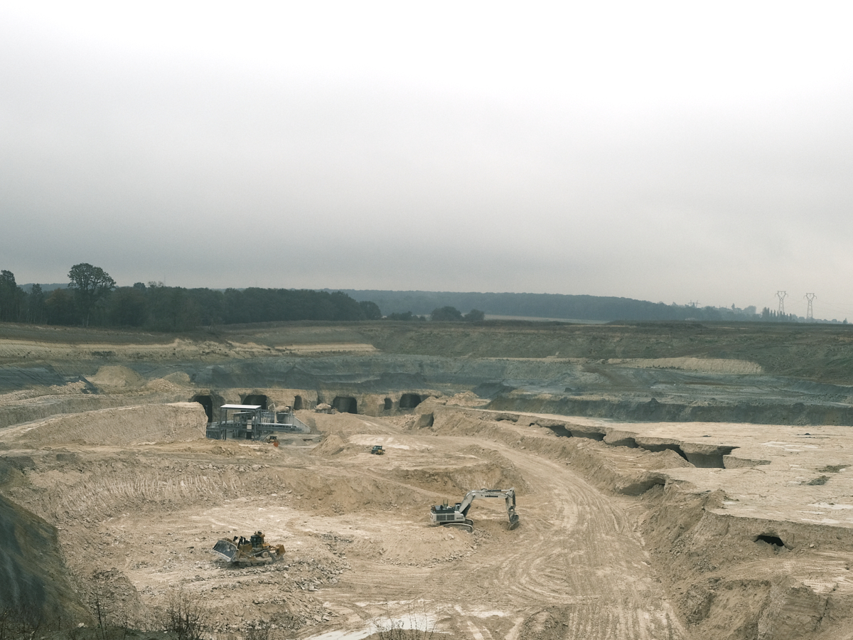 11.2021 Visite et tournage   à la carrière de gypse à ciel ouvert de Bois Gratuel. Une ancienne carrière souterraine à l'est de Paris. 
