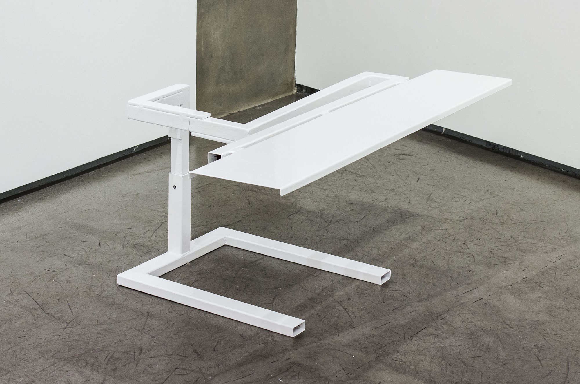 Levitation #4, 2017Steel and enamel paint55 x 130 x 80 cm.