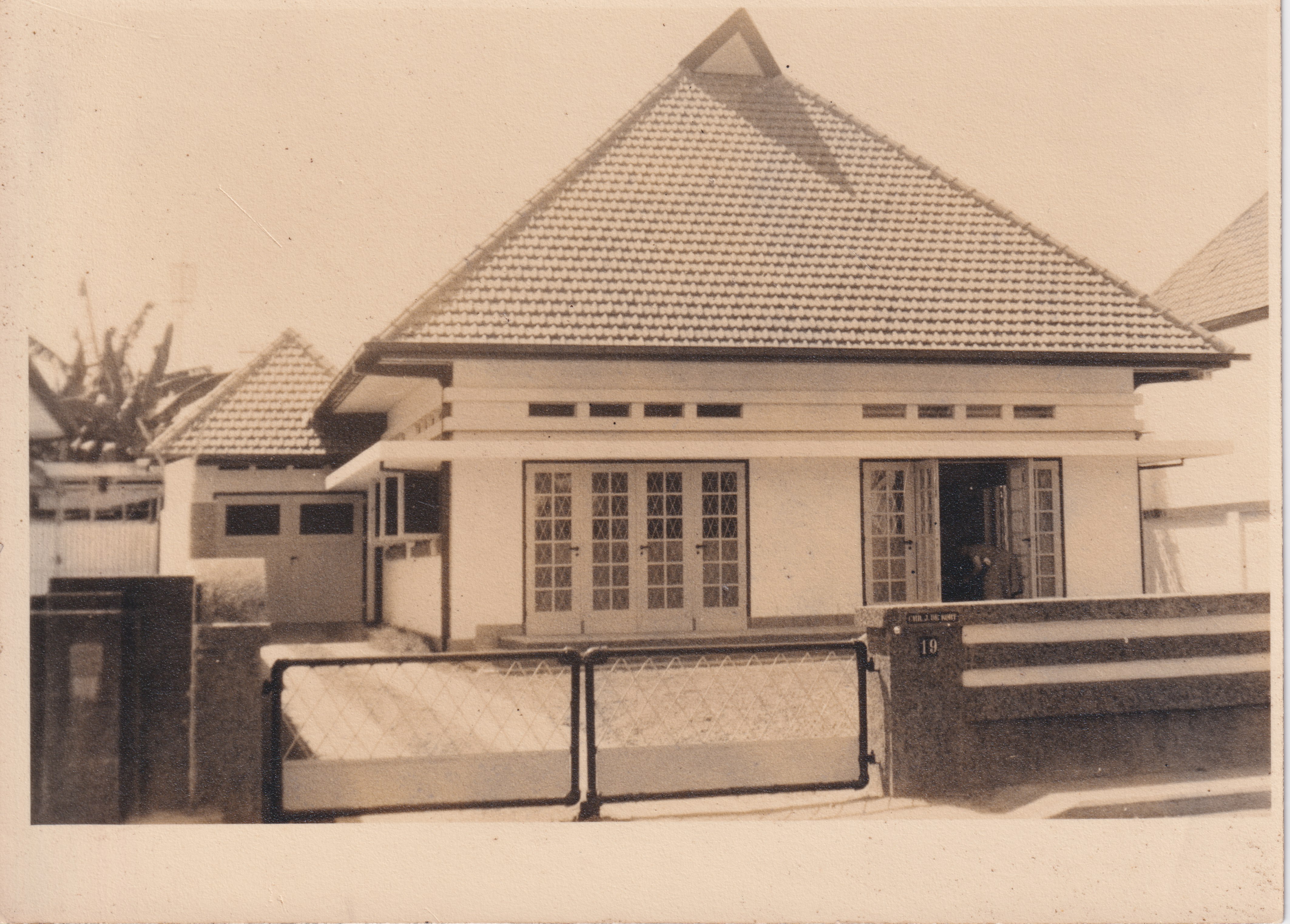 9. Woonhuis Surabaya met platje aan de voorzijde
