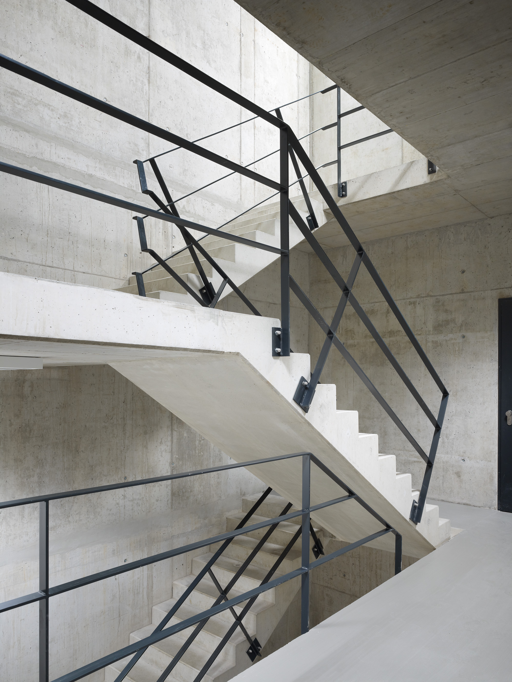 Institut für Fahrzeugsystemtechnik. Kunde: Wacker Architekten / Doemges AG.