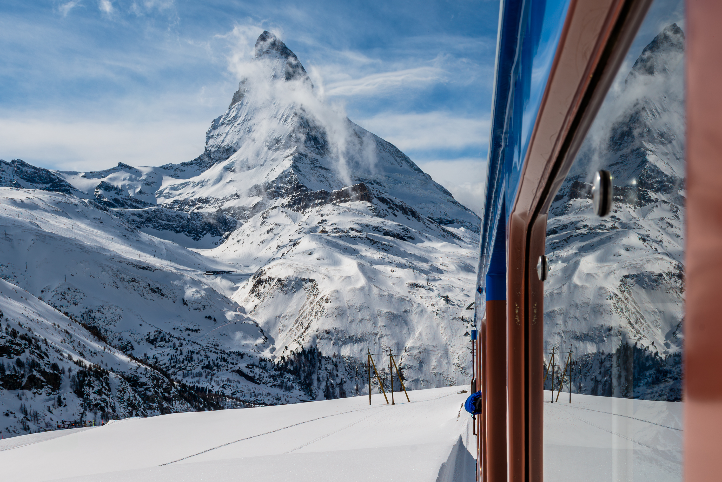 Gornergrat Bahn (train à crémaillère de 9,34 km) vous emmène à 3089m d'altitude. Sensationnel. Arrivée à Zermatt.