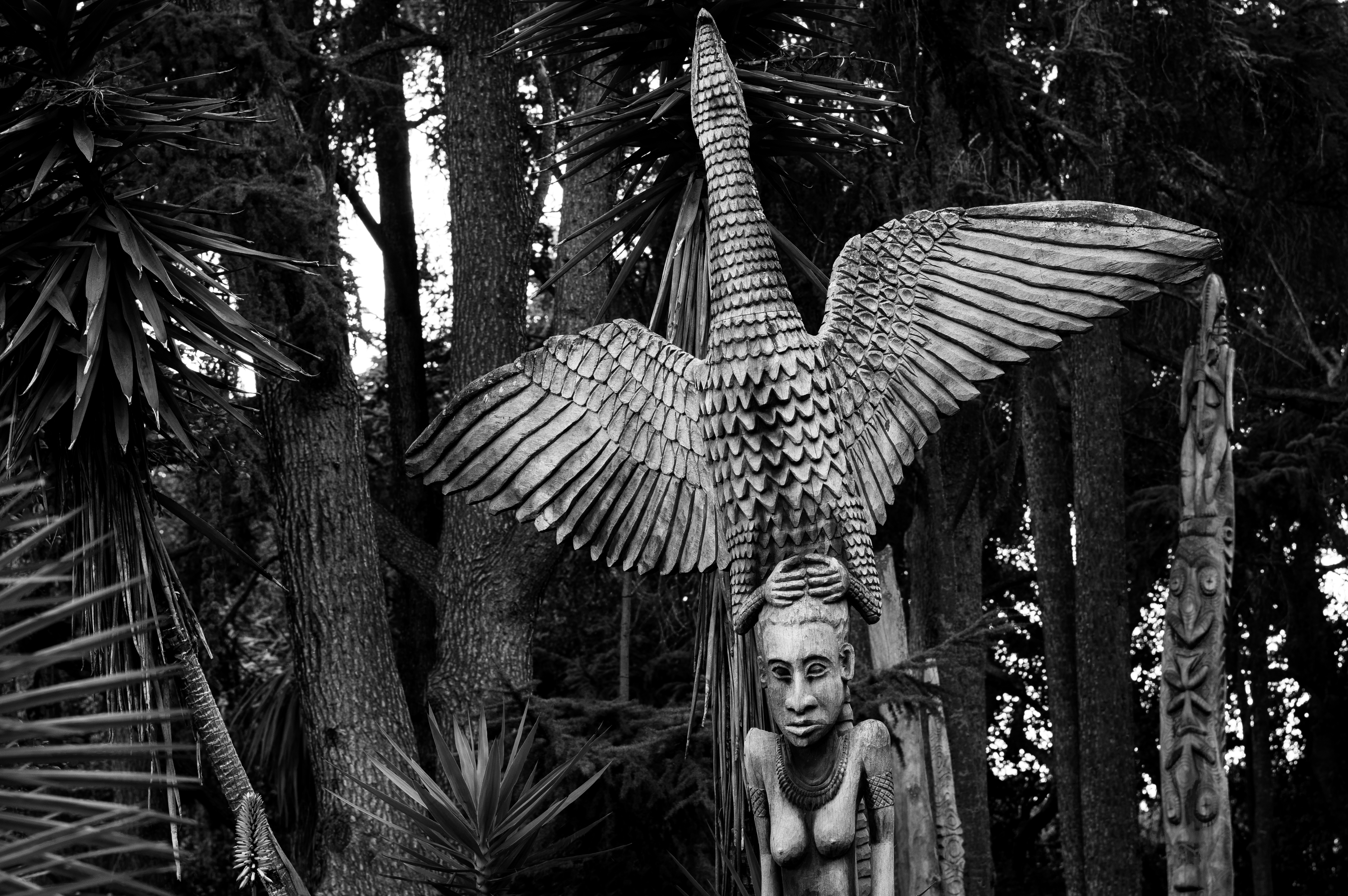 carved pole, papau new guinea garden, stanford, 2018