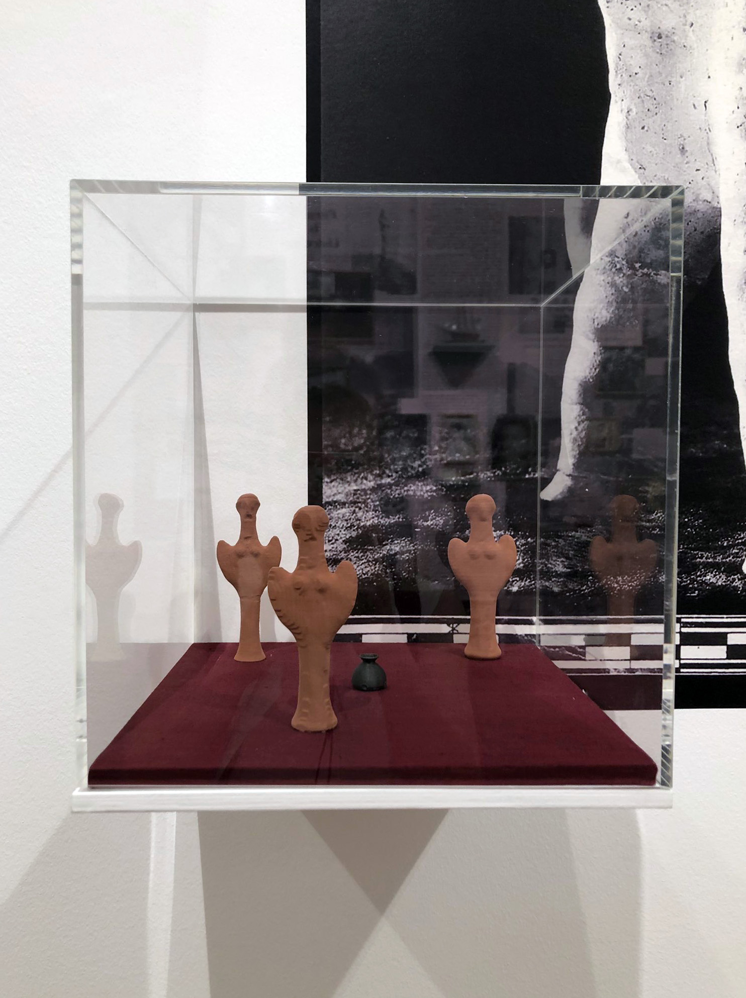 28x28x28cm acrylic display shelf, 3-D printed Micenaean female figurines and Deinos vessel