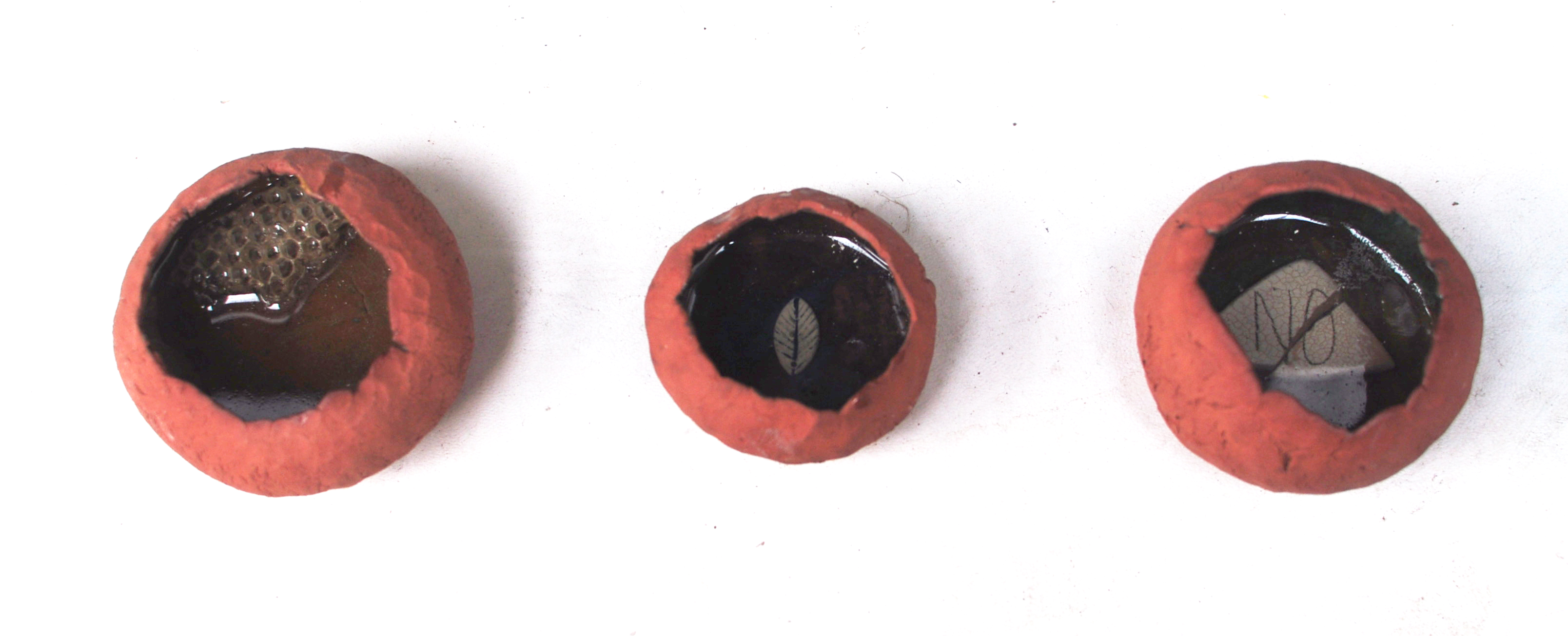 Secrets. Low-temperature ceramics. Hand made with resin. Bogot&aacute; 1017