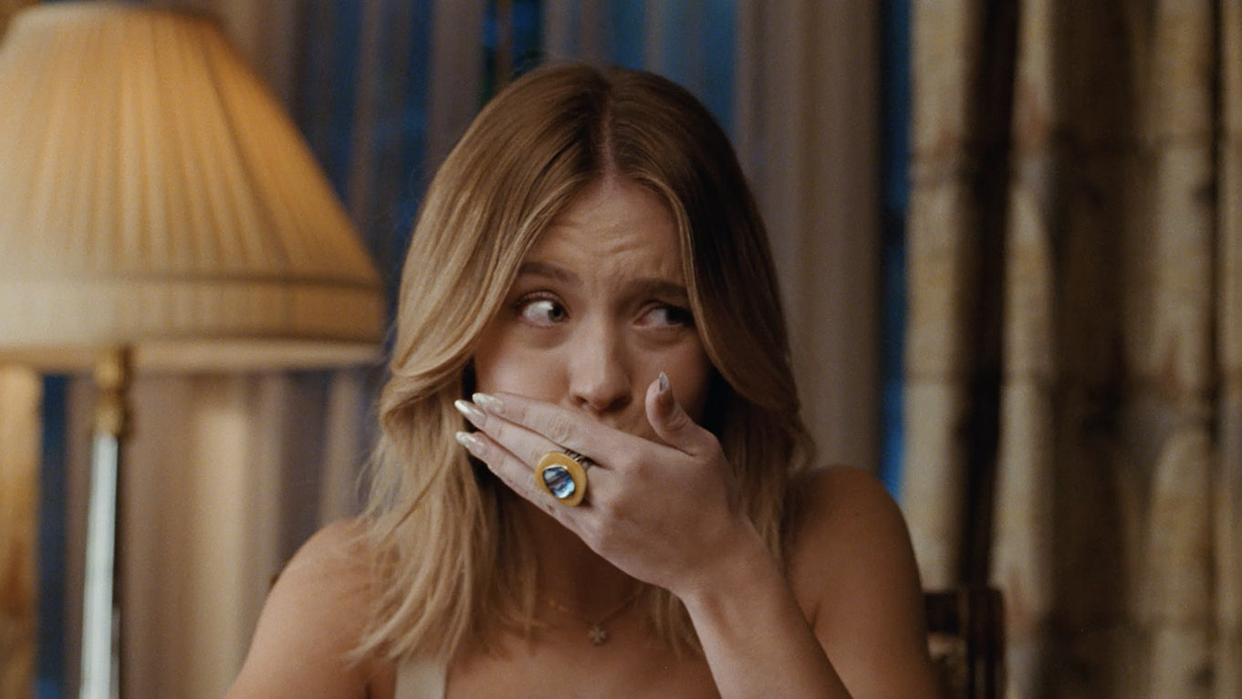  	25/43 	Tory Burch, Holiday Help Director: Alfred Marroquín