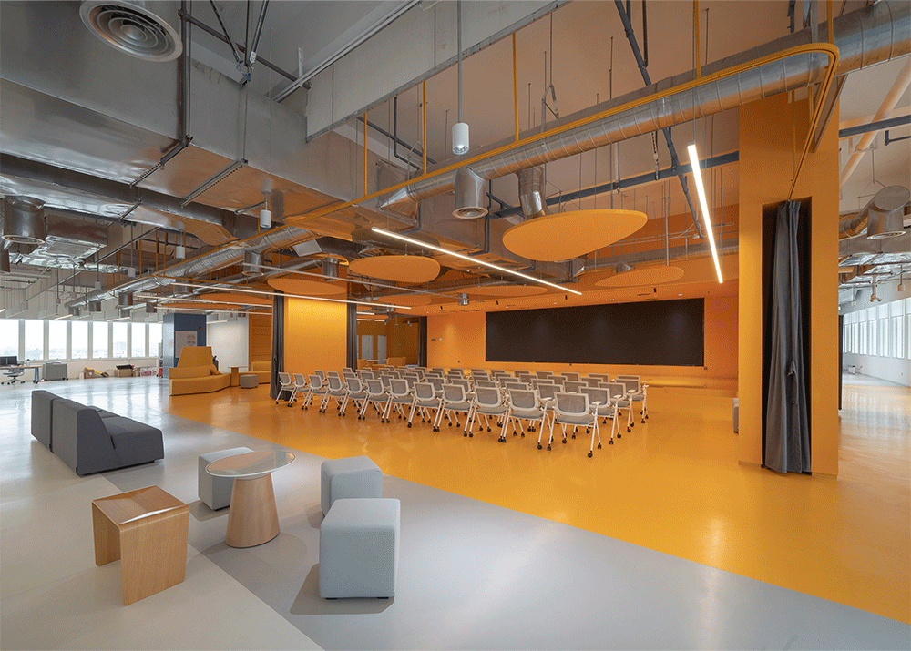 F5 studio: open / closed auditorium