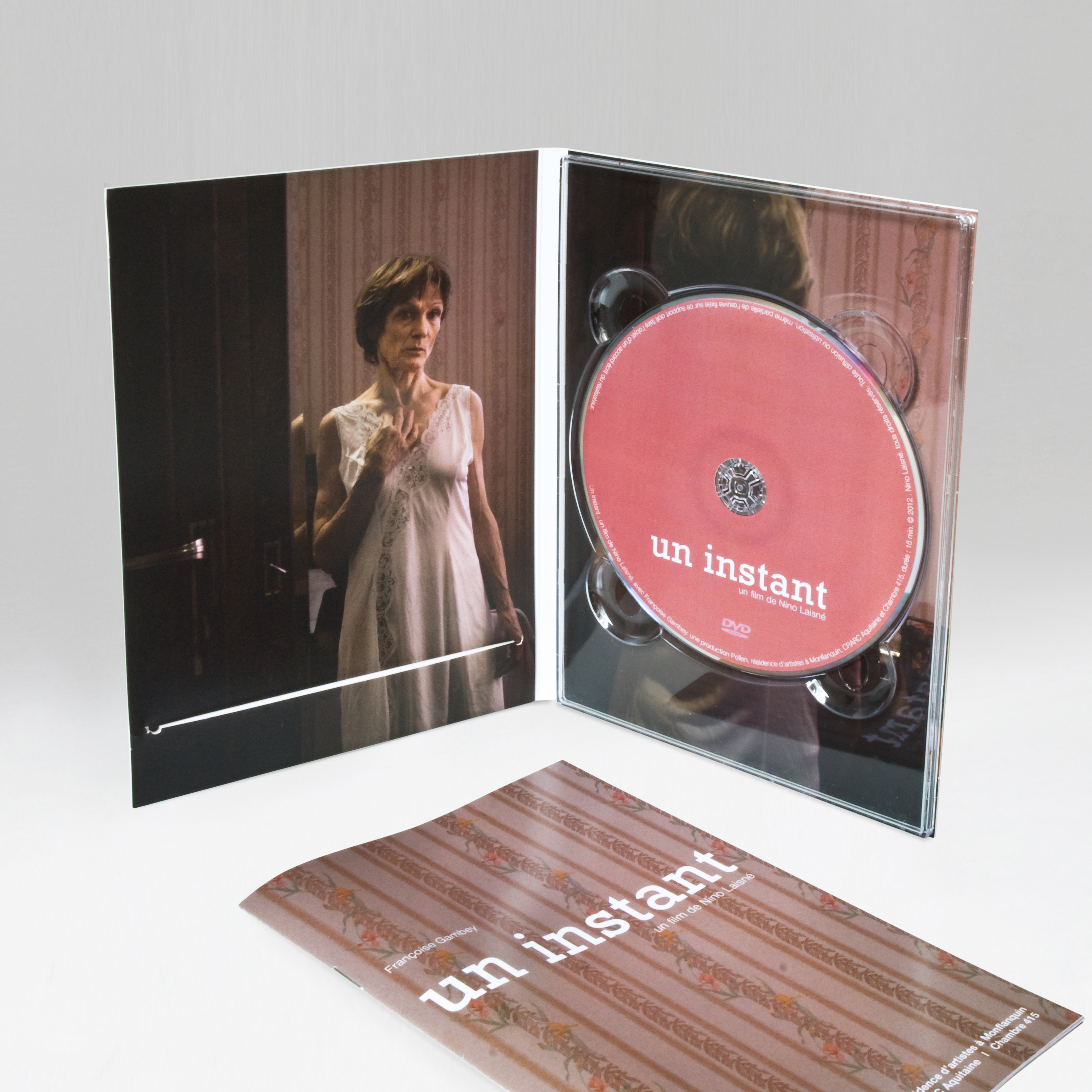 Un instant [DVD] / dvd + livret 16 pages / 1100 ex / édition Pollen, CRARC Aquitaine, Chambre 415 / 2013