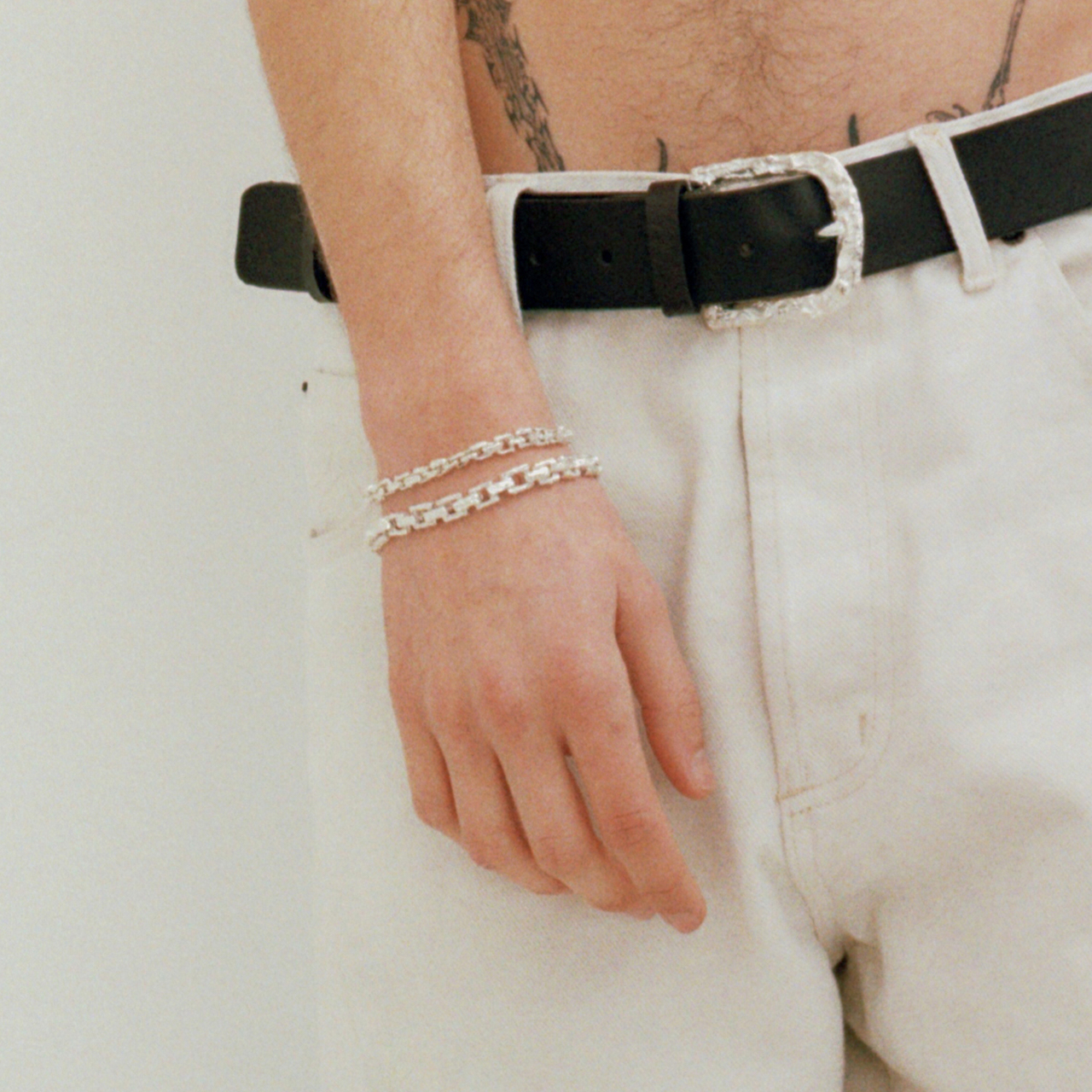 * top wrist chain