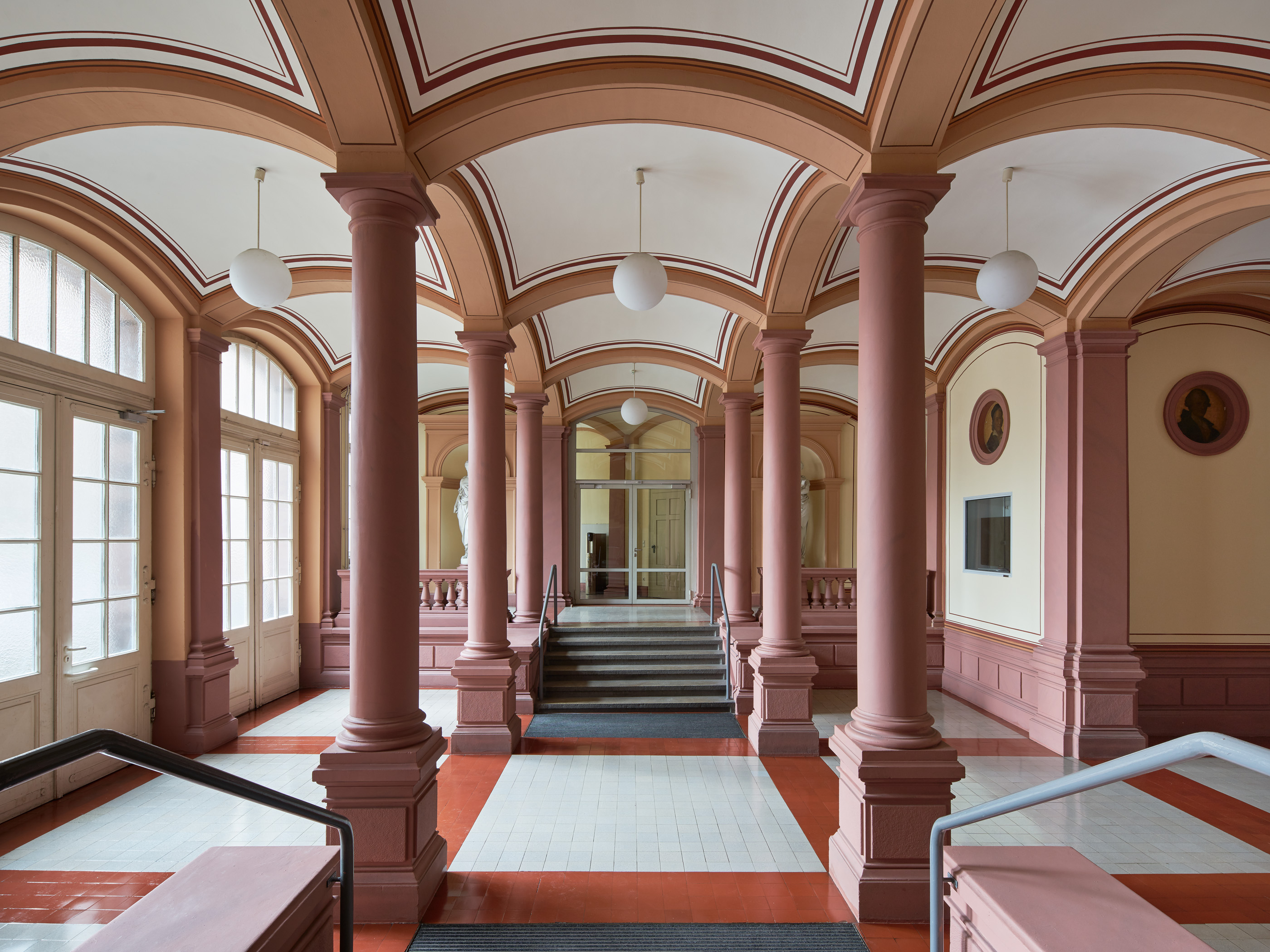 Sanierung Foyer Ludwig-Erhard-Schule. Kunde: Stadt Karlsruhe.