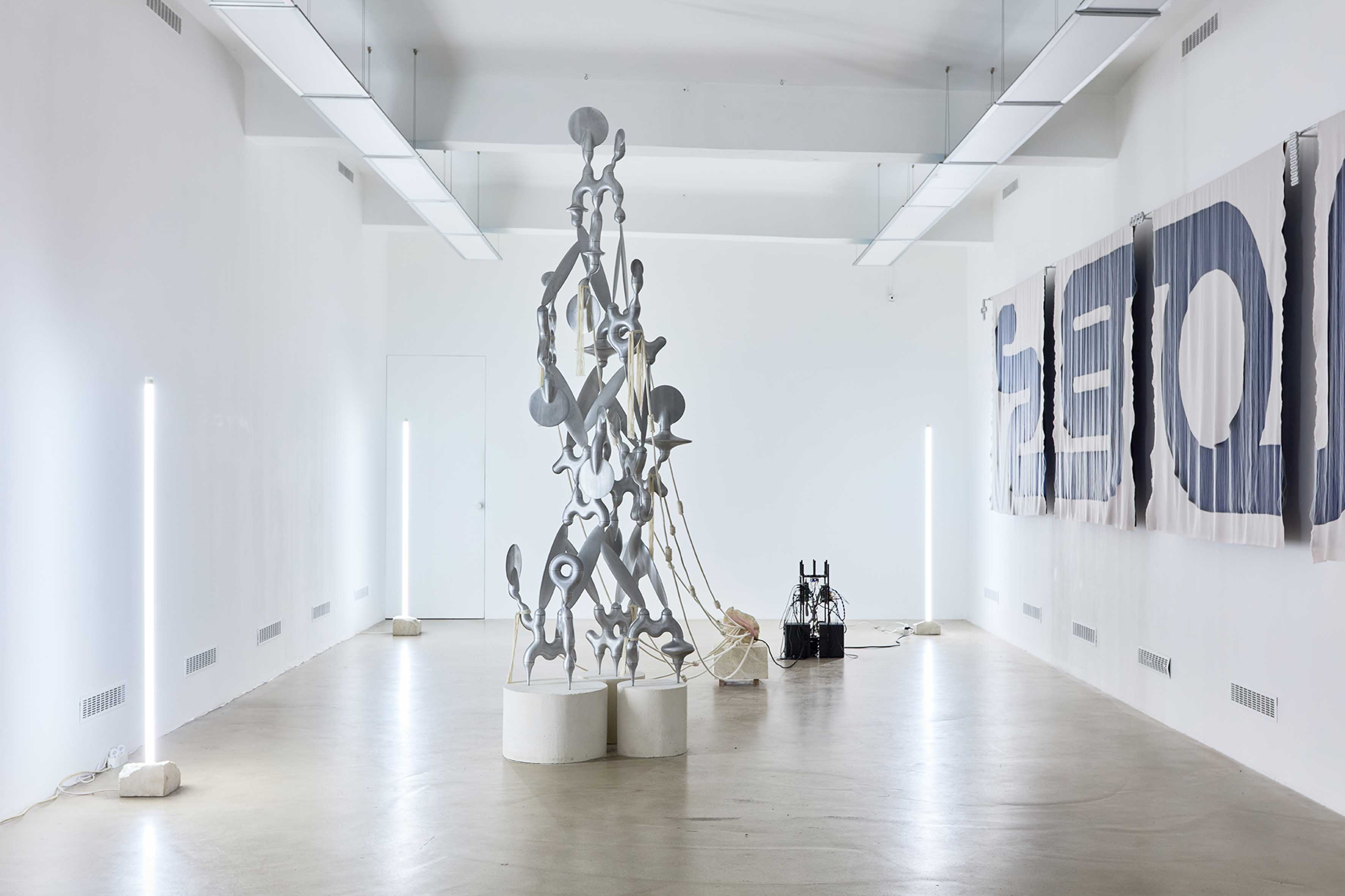 AGE OF STRING by EJTECH and MELKOVICS TAMÁS at HORIZONT GALLERY [from 20240417 to 20240522] [Photo: Dávid Biró + Adél Koleszár]