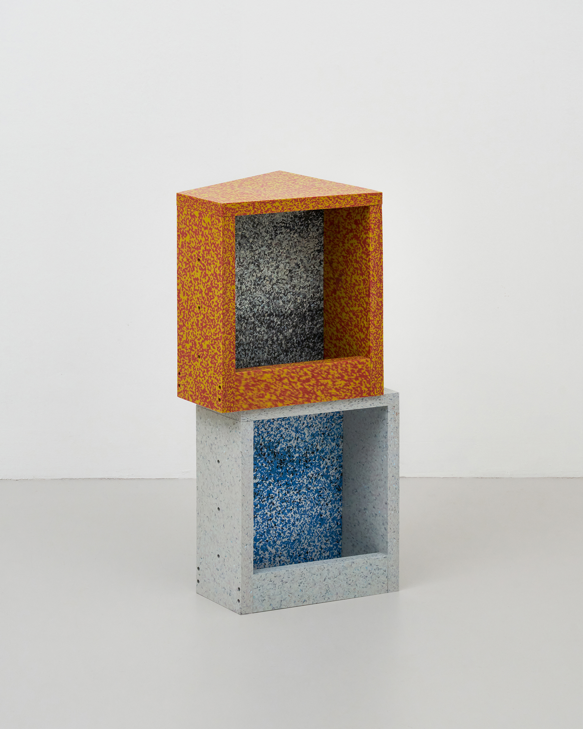 MIX-PLASTIC-STOOL_2_1.jpg